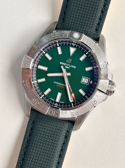 Breitling Avenger automatic 42 A17328101L1X1