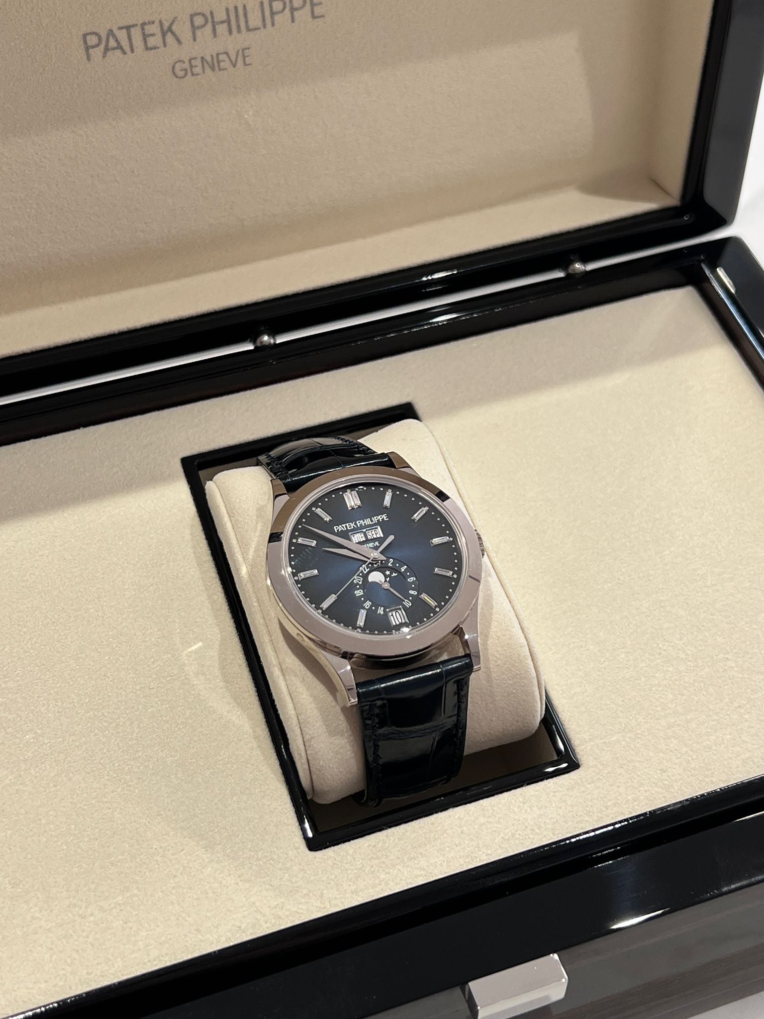 Patek Philippe Annual Calendar 5396G‑017 White‑Gold 38.5 mm Blue Dial