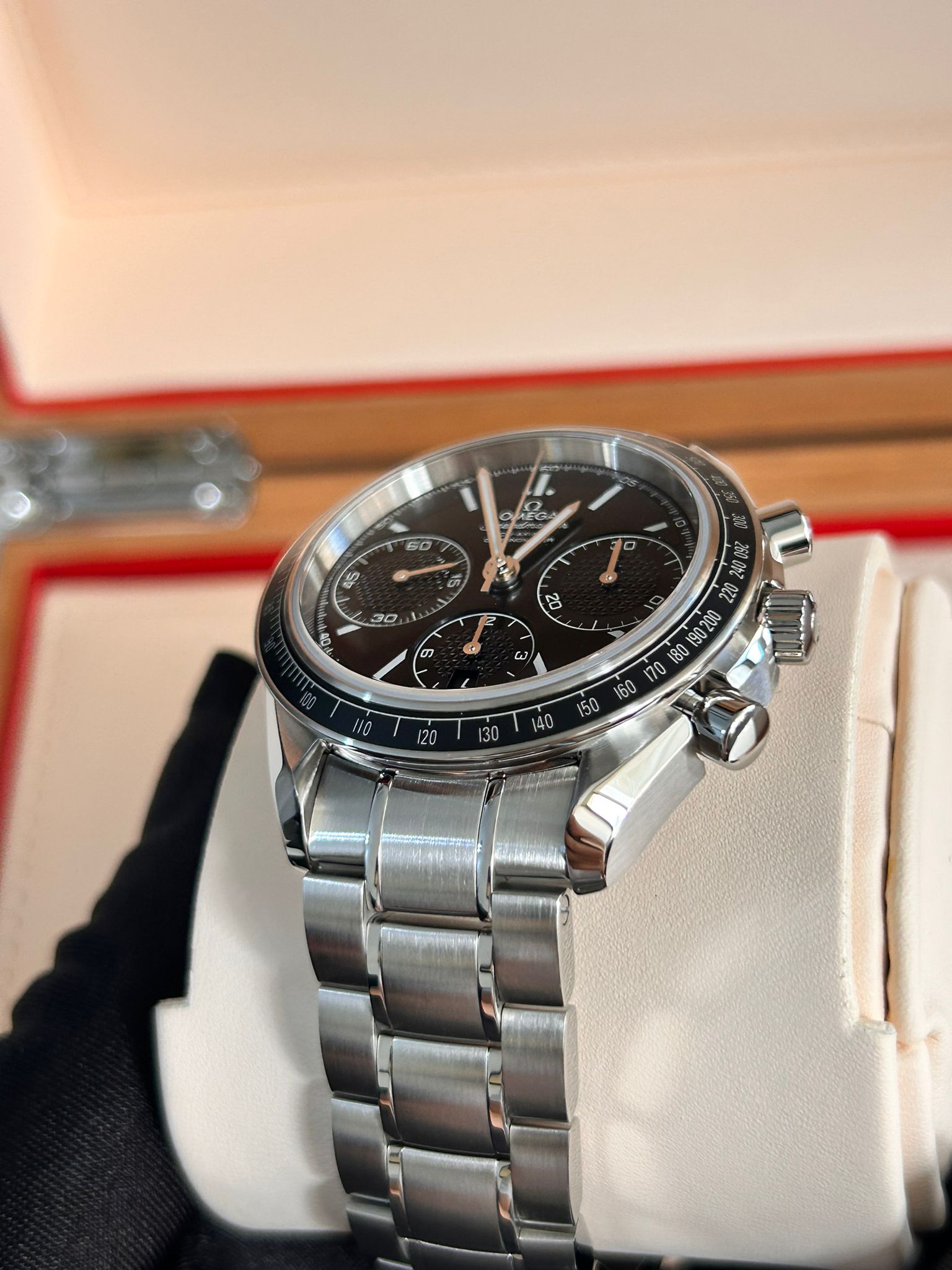 Omega Speedmaster Racing 326.30.40.50.01.001
