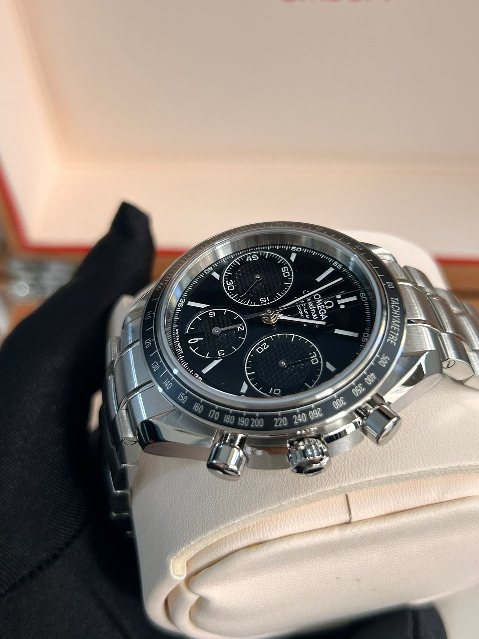 Omega Speedmaster Racing 326.30.40.50.01.001
