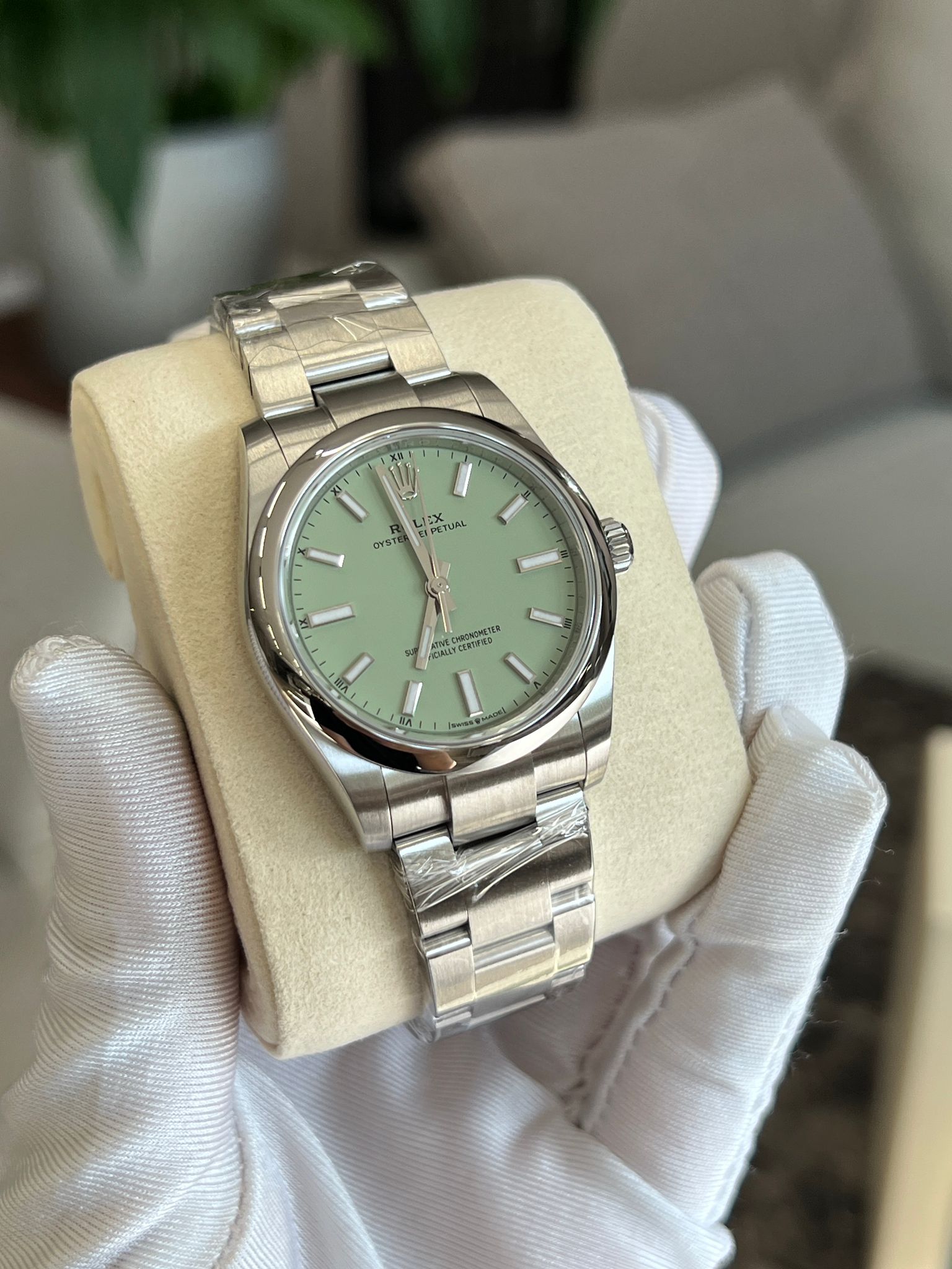 Rolex Oyster Perpetual 34 124200 Pistachio Green