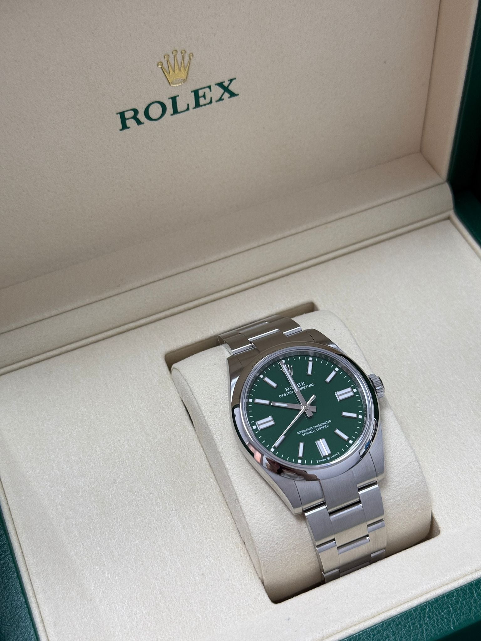 ROLEX OYSTER グリーンケース Rolex Oyster Perpetual 41, M134300-0006