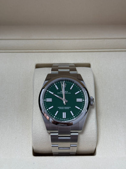 Rolex Oyster Perpetual 134300 GREEN 2025