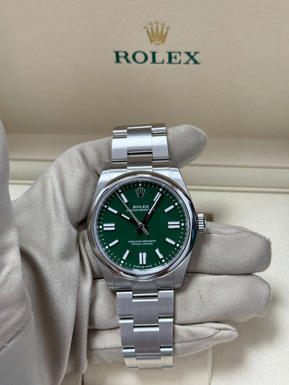 Rolex Oyster Perpetual 134300 GREEN 2025