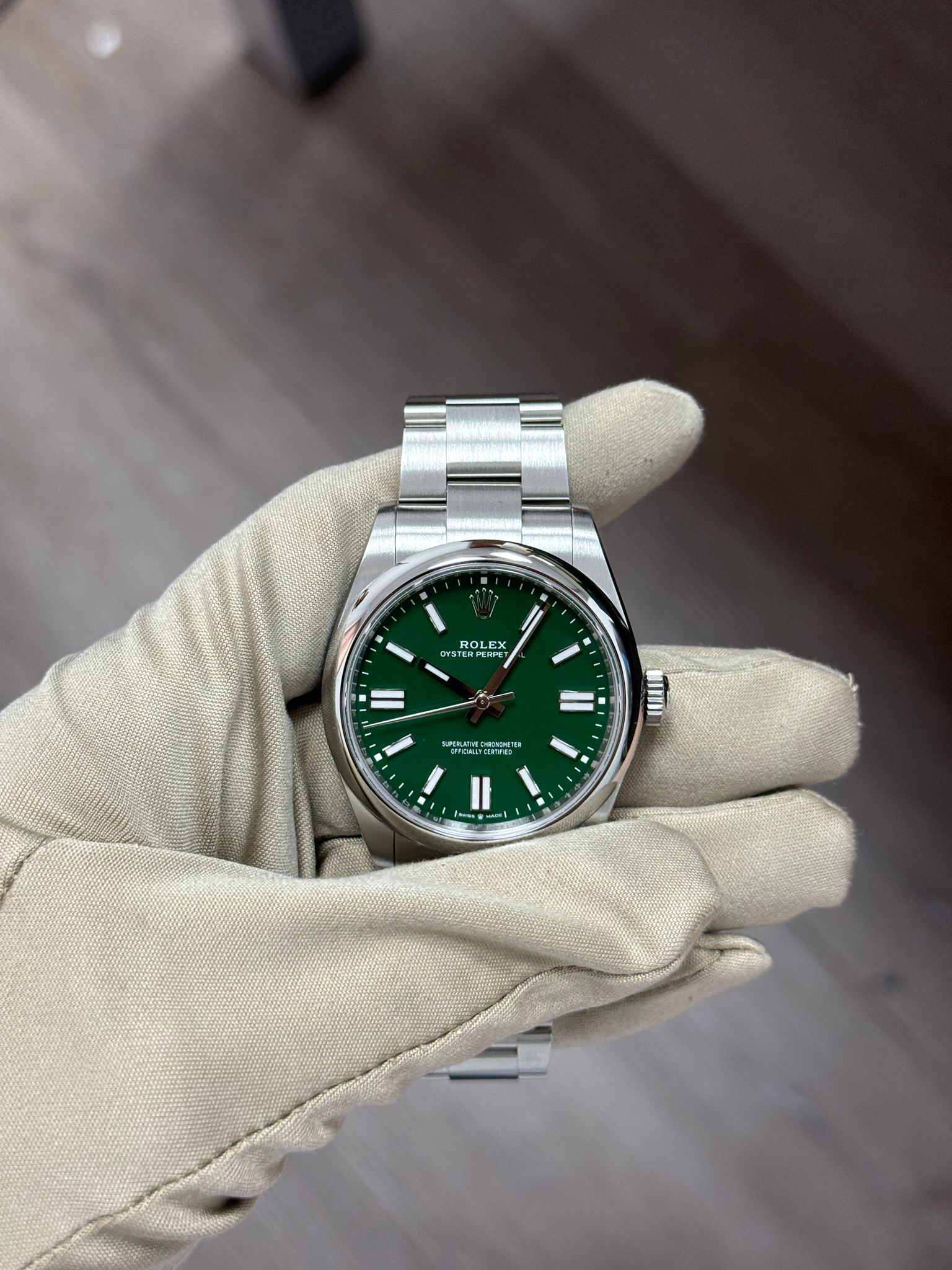 Rolex Oyster Perpetual 134300 Green 2025
