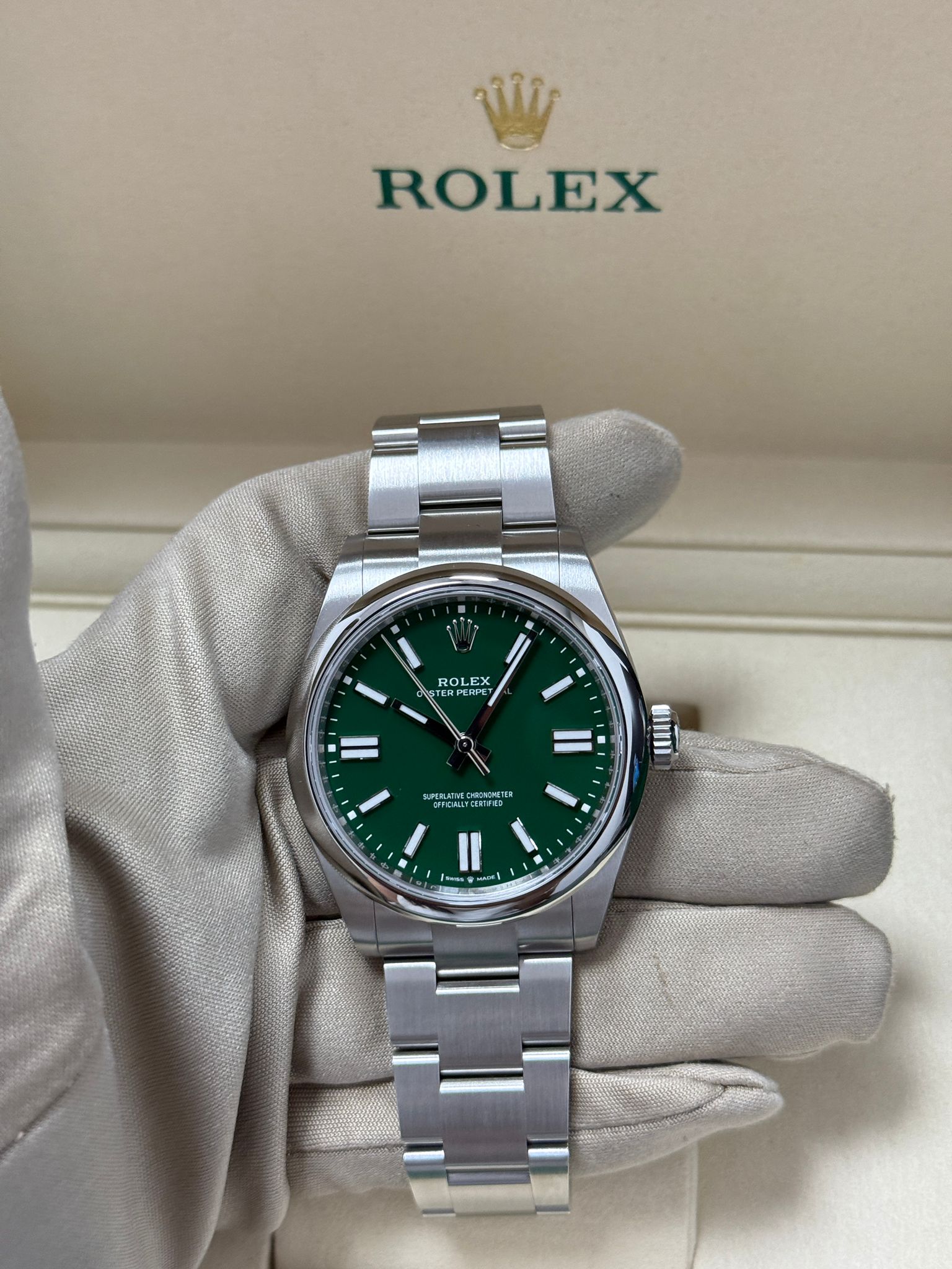 Rolex Oyster Perpetual 134300 Green 2025