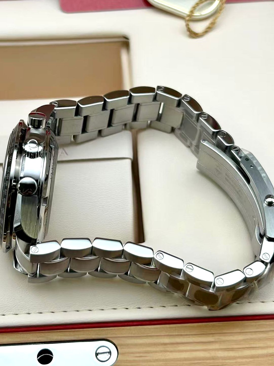 Omega Speedmaster Racing 326.30.40.50.01.002