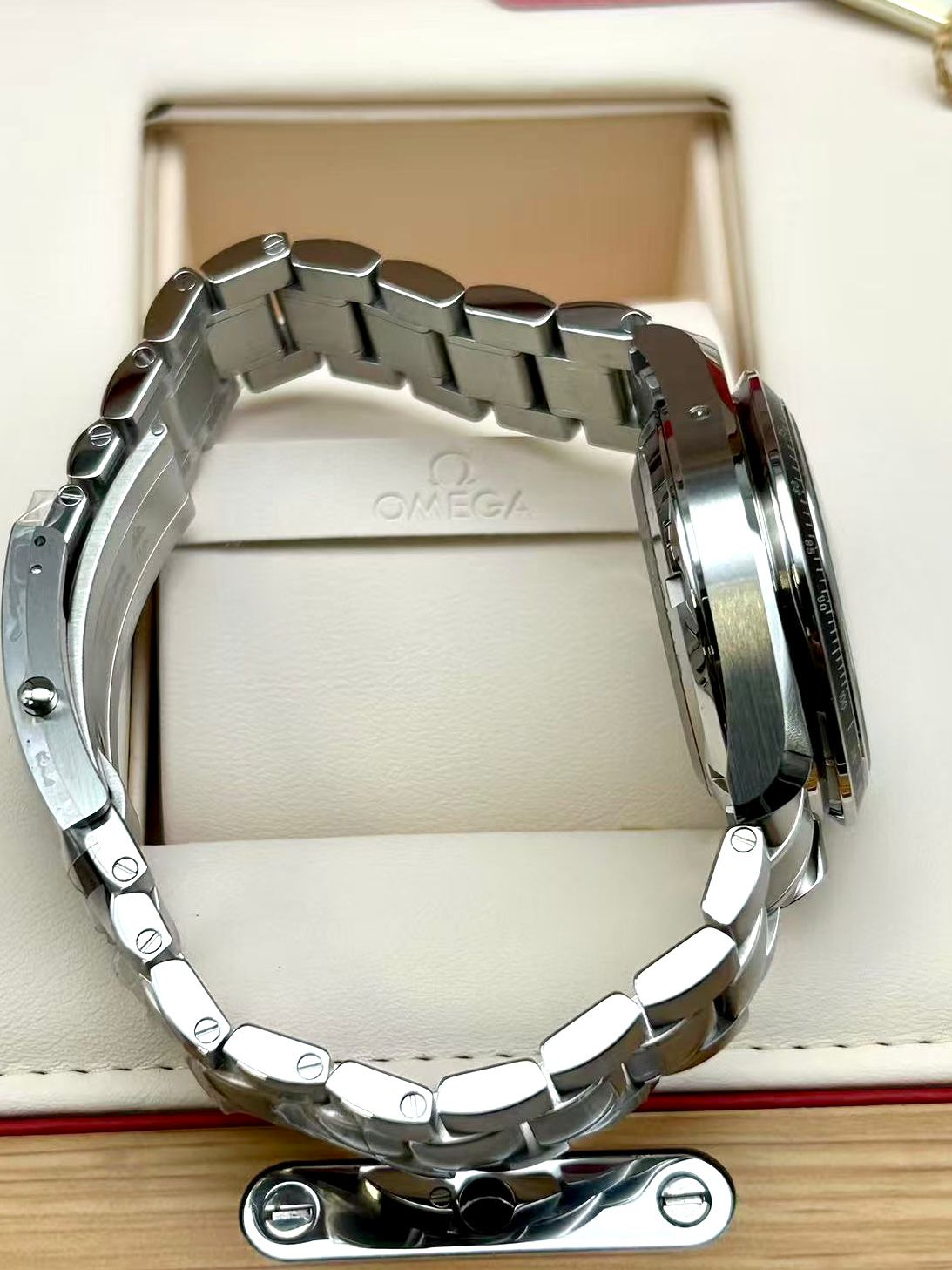Omega Speedmaster Racing 326.30.40.50.01.002