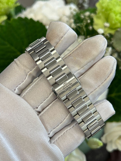 Patek Philippe 7118/1A-011  2025