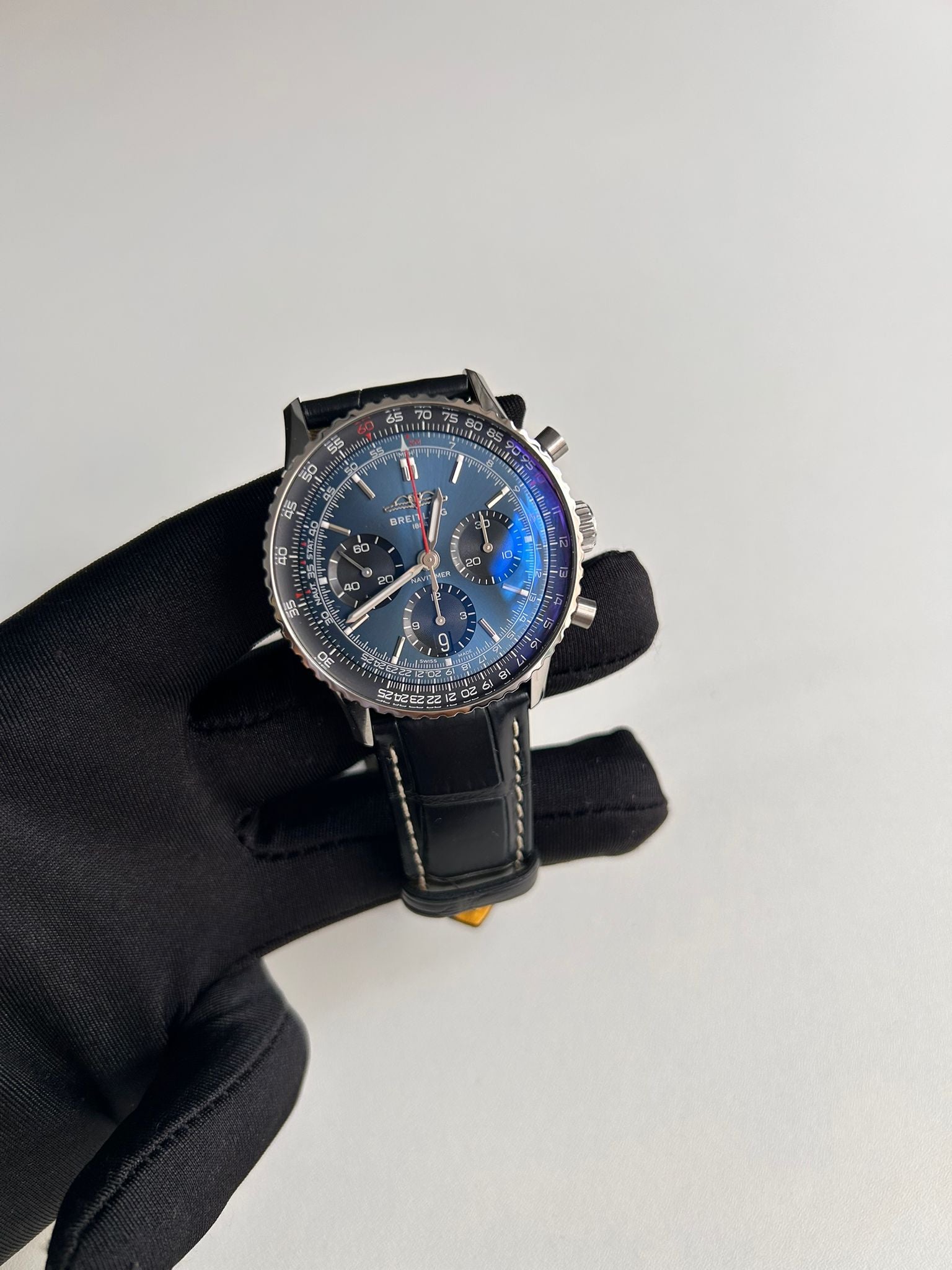 Breitling Avenger Automatic GMT 44  A32320101B1X1