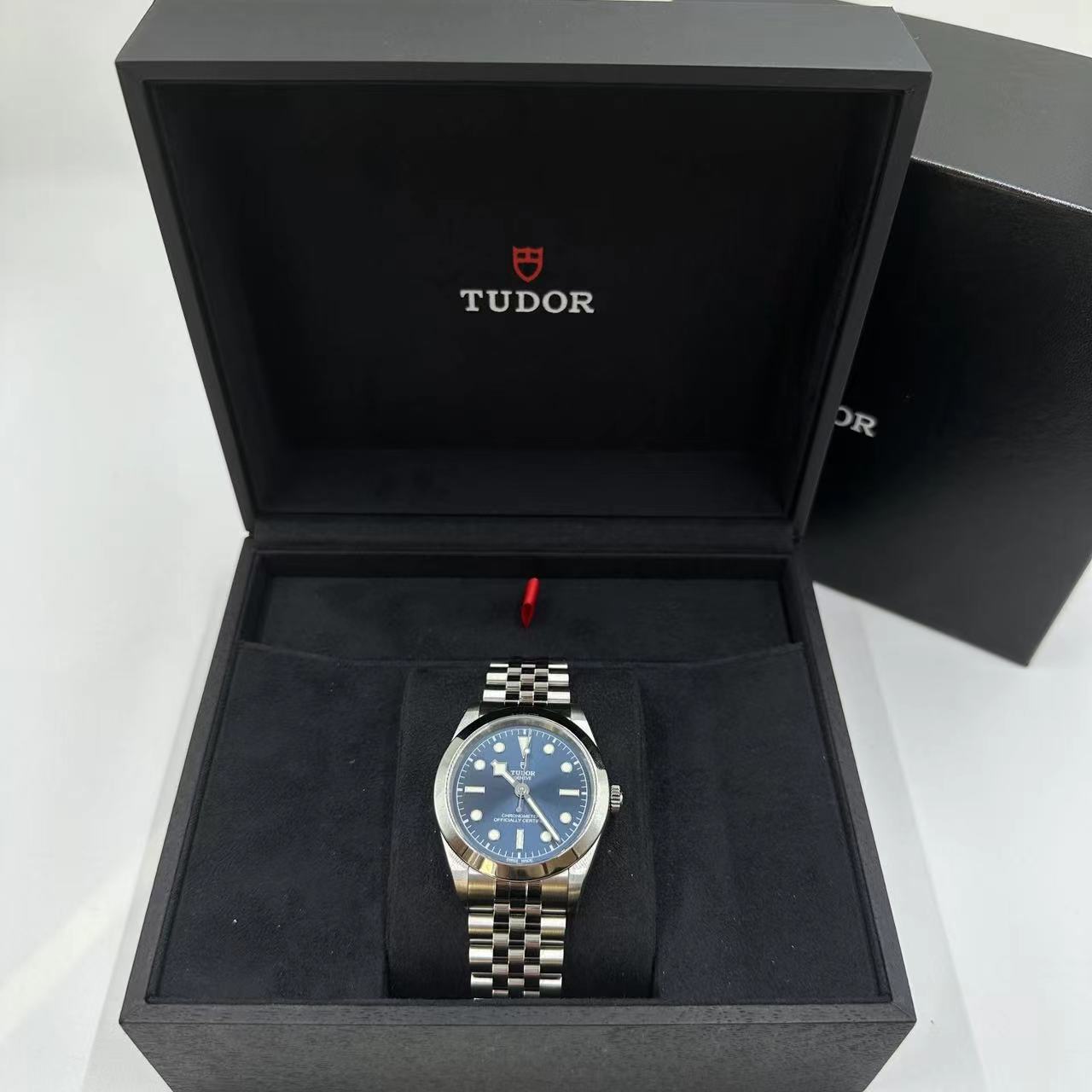 TUDOR Black Bay One 3979660-0002