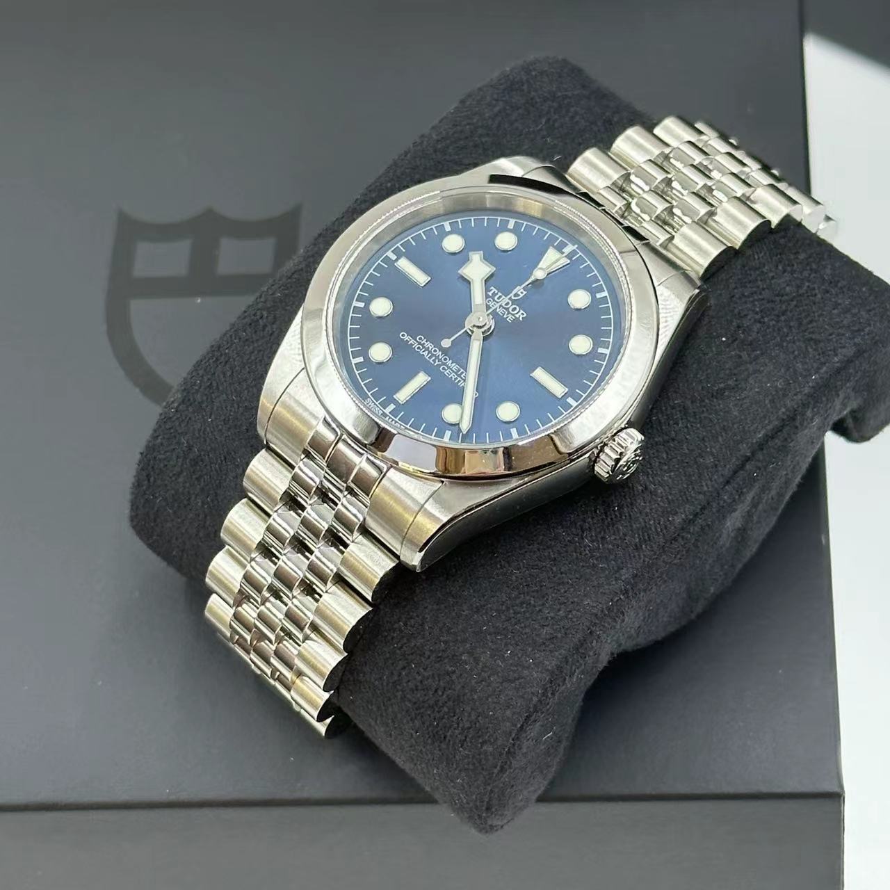 TUDOR Black Bay One 3979660-0002