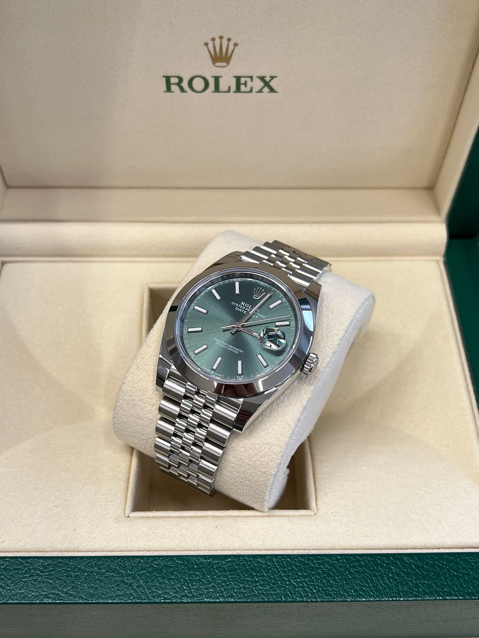 Rolex Datejust 41 126300 Green Index Jubilee