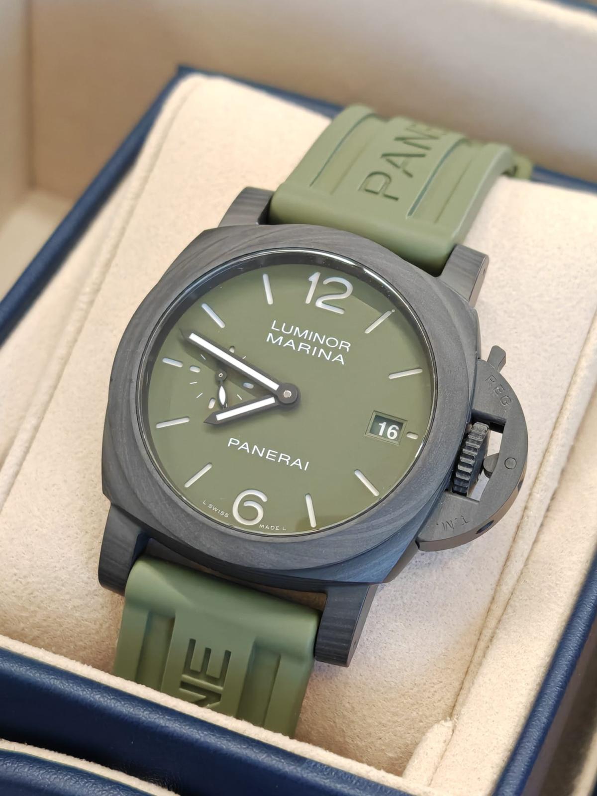 Panerai Luminor Quaranta Carbotech PAM 01526