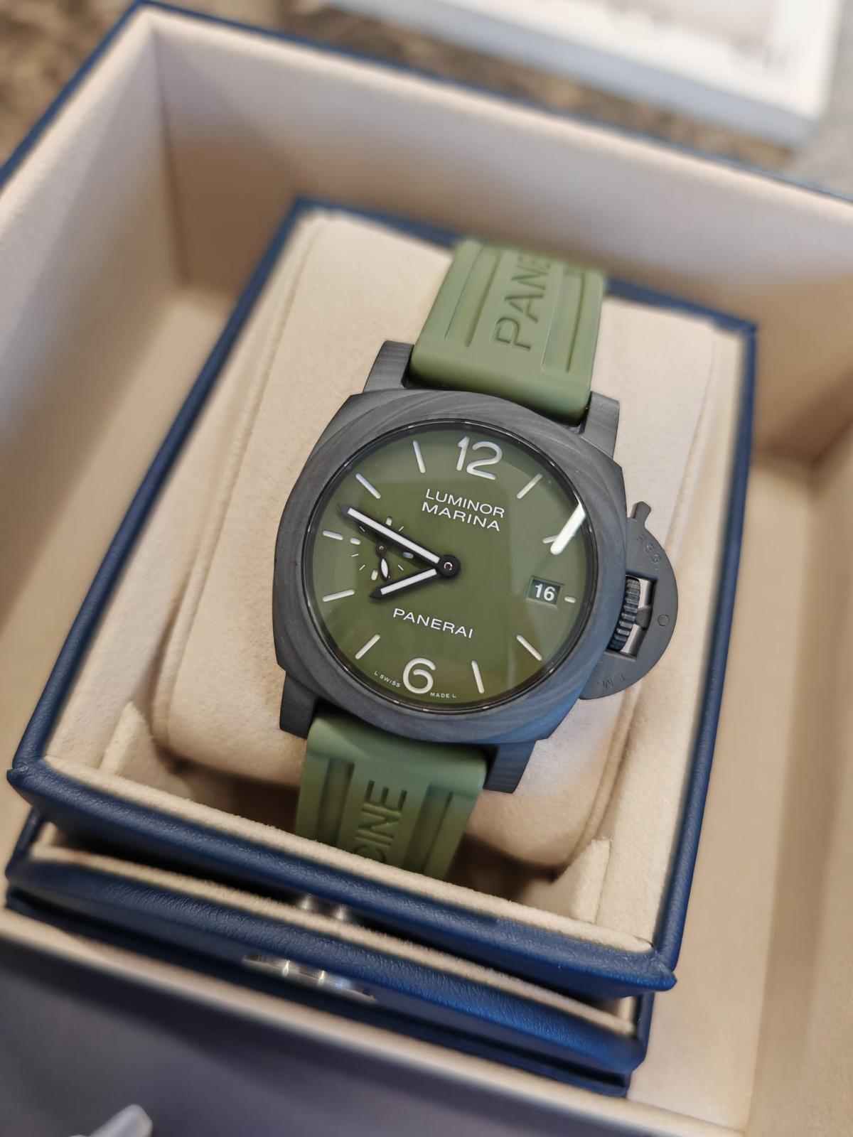 Panerai Luminor Quaranta Carbotech PAM 01526