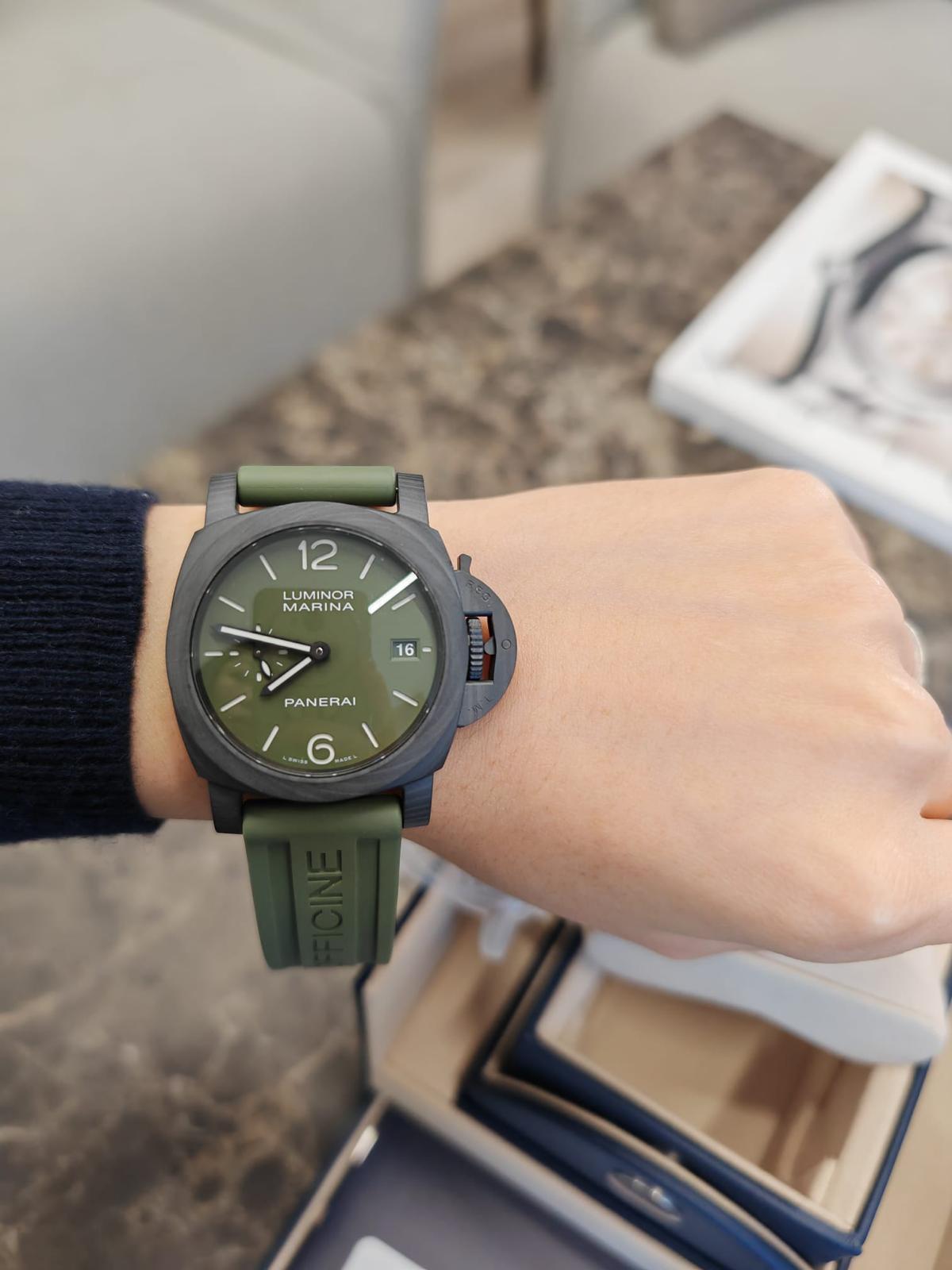 Panerai Luminor Quaranta Carbotech PAM 01526