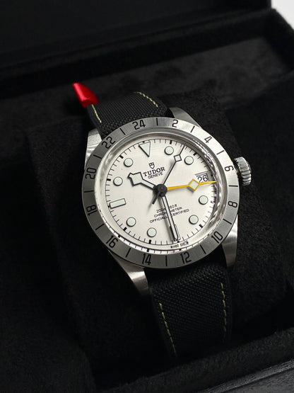 Tudor Black Bay Pro 79470-0006