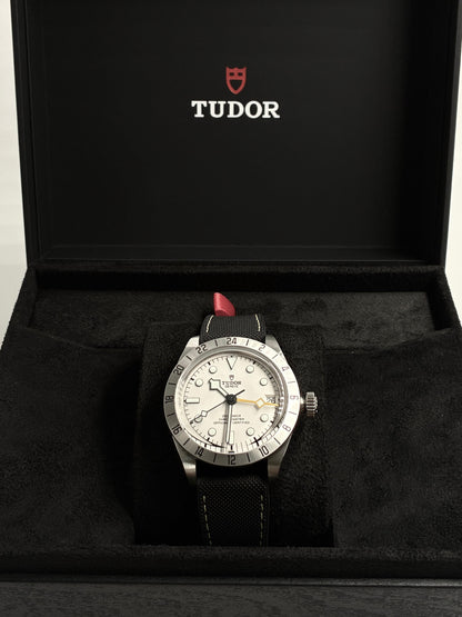 Tudor Black Bay Pro 79470-0006