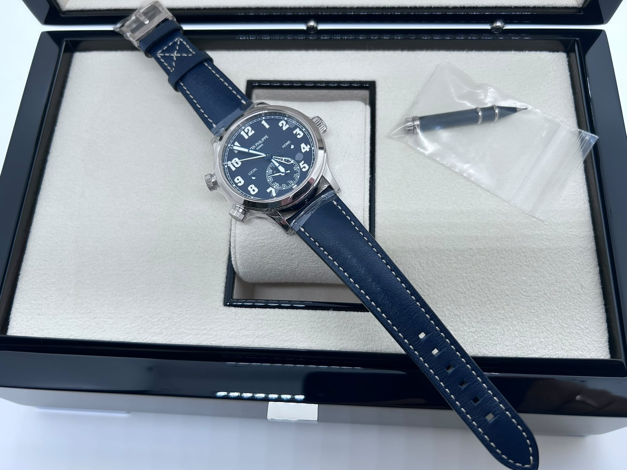 Patek Philippe Calatrava Pilot Travel Time 7234G-001 2026