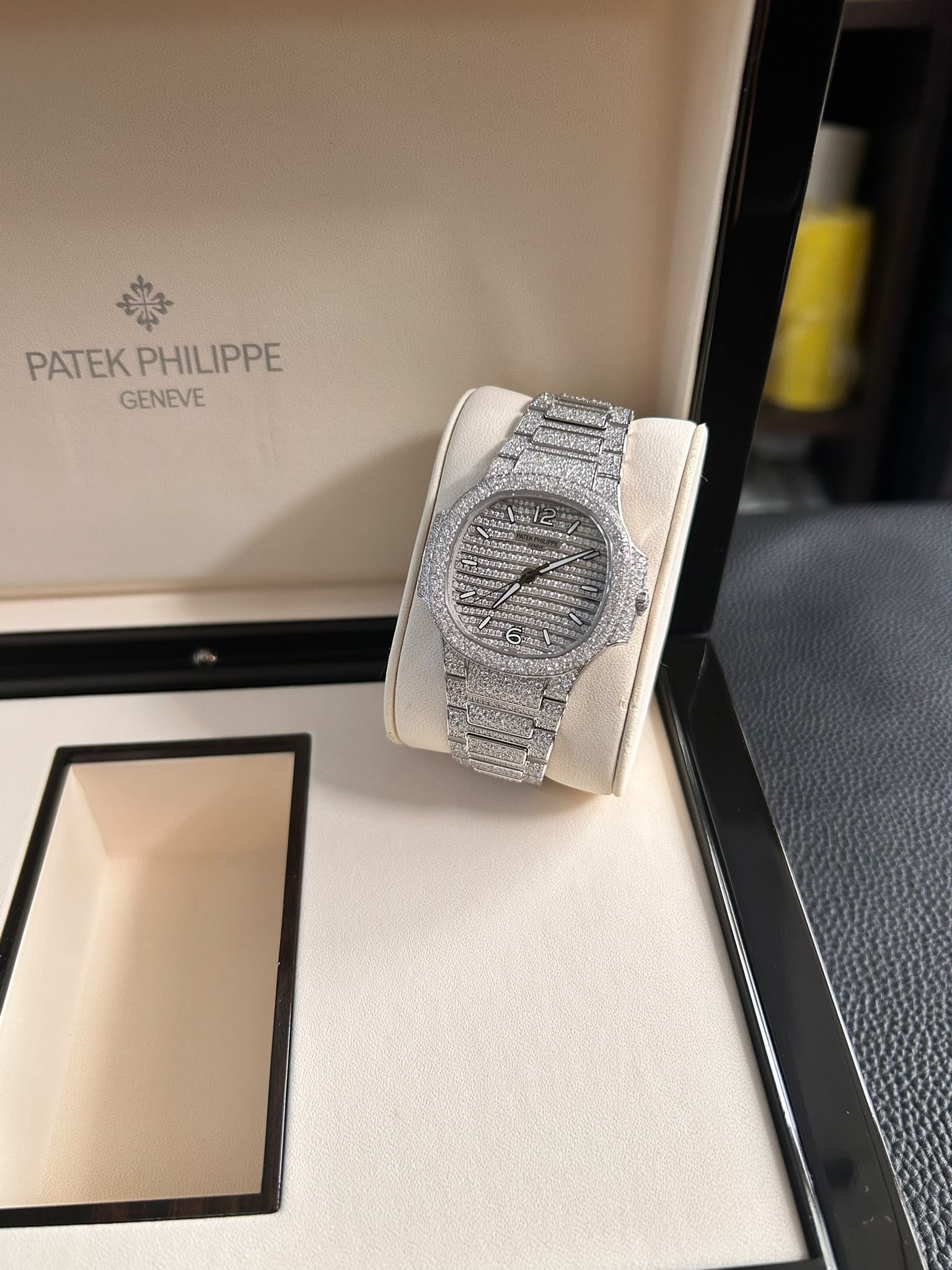 Patek Philippe Nautilus 7118/1450G-001  2025