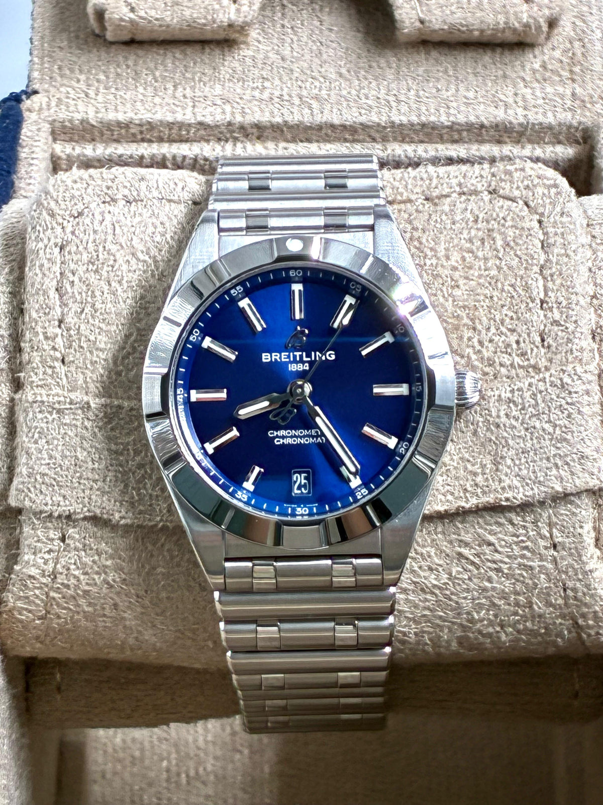 Breitling Chronomat 32 A77310101C1A1