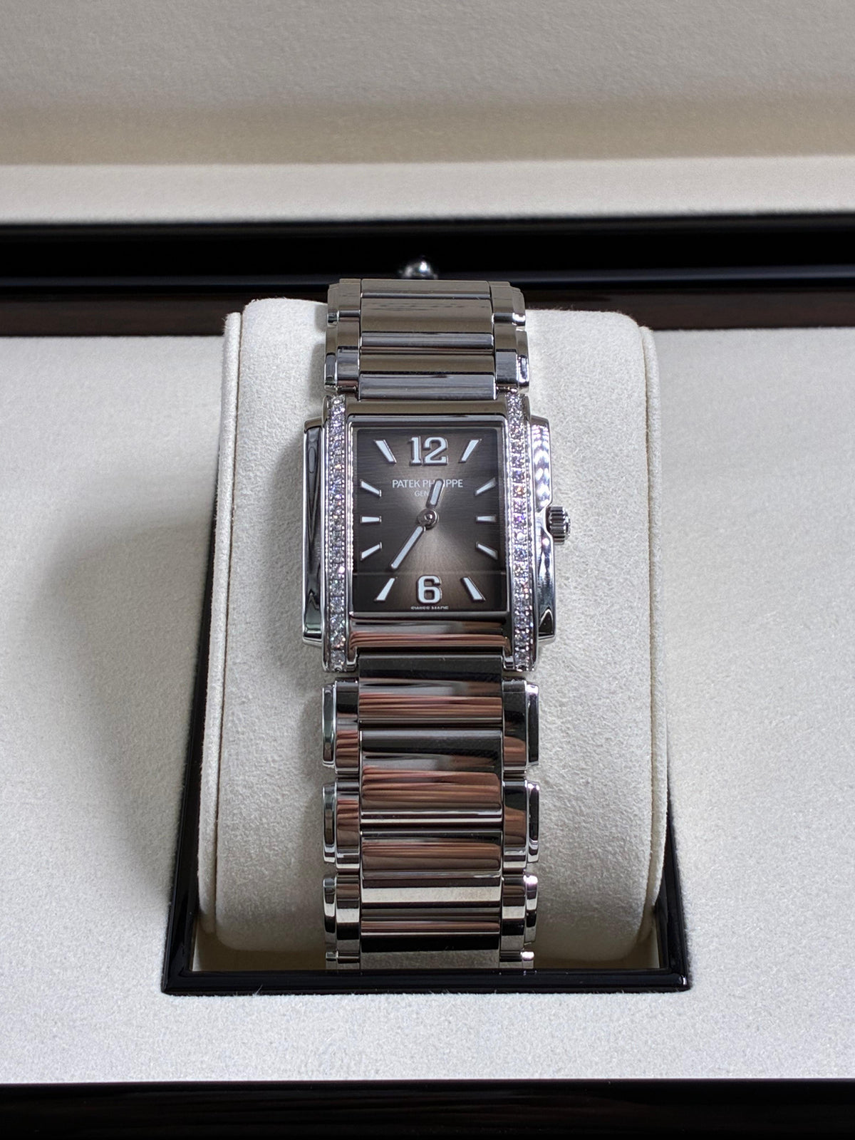 Patek Philippe 4910/1200A-010   2025