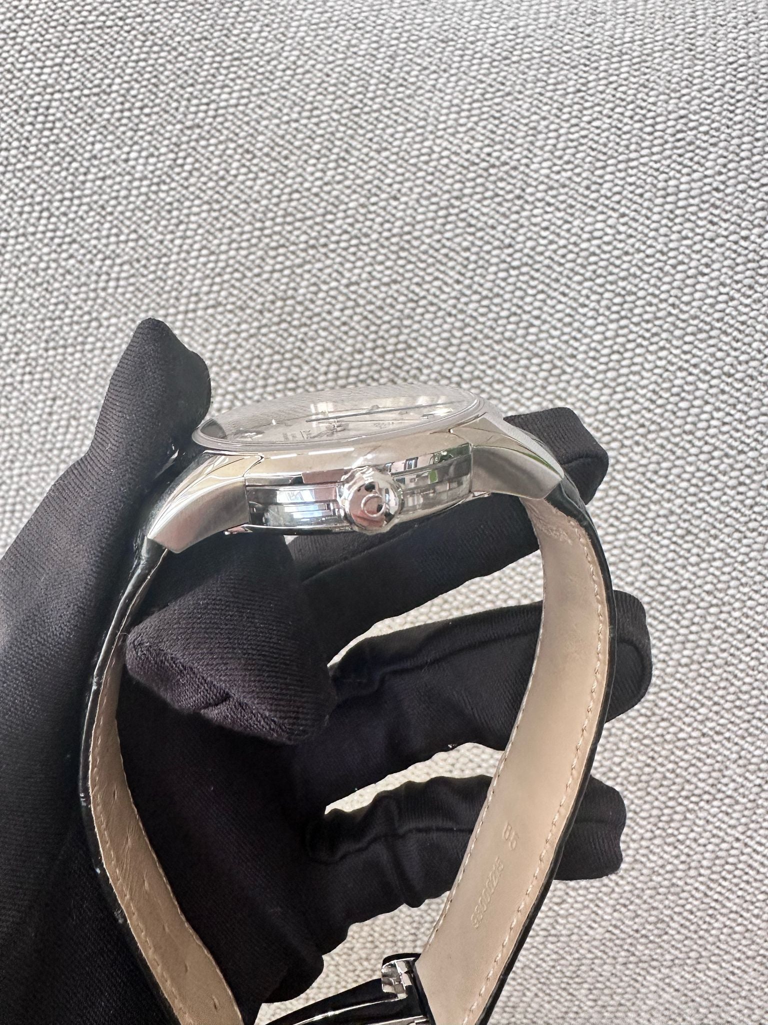 Omega De Ville Hour Vision 41MM 431.33.41.21.02.001 2025