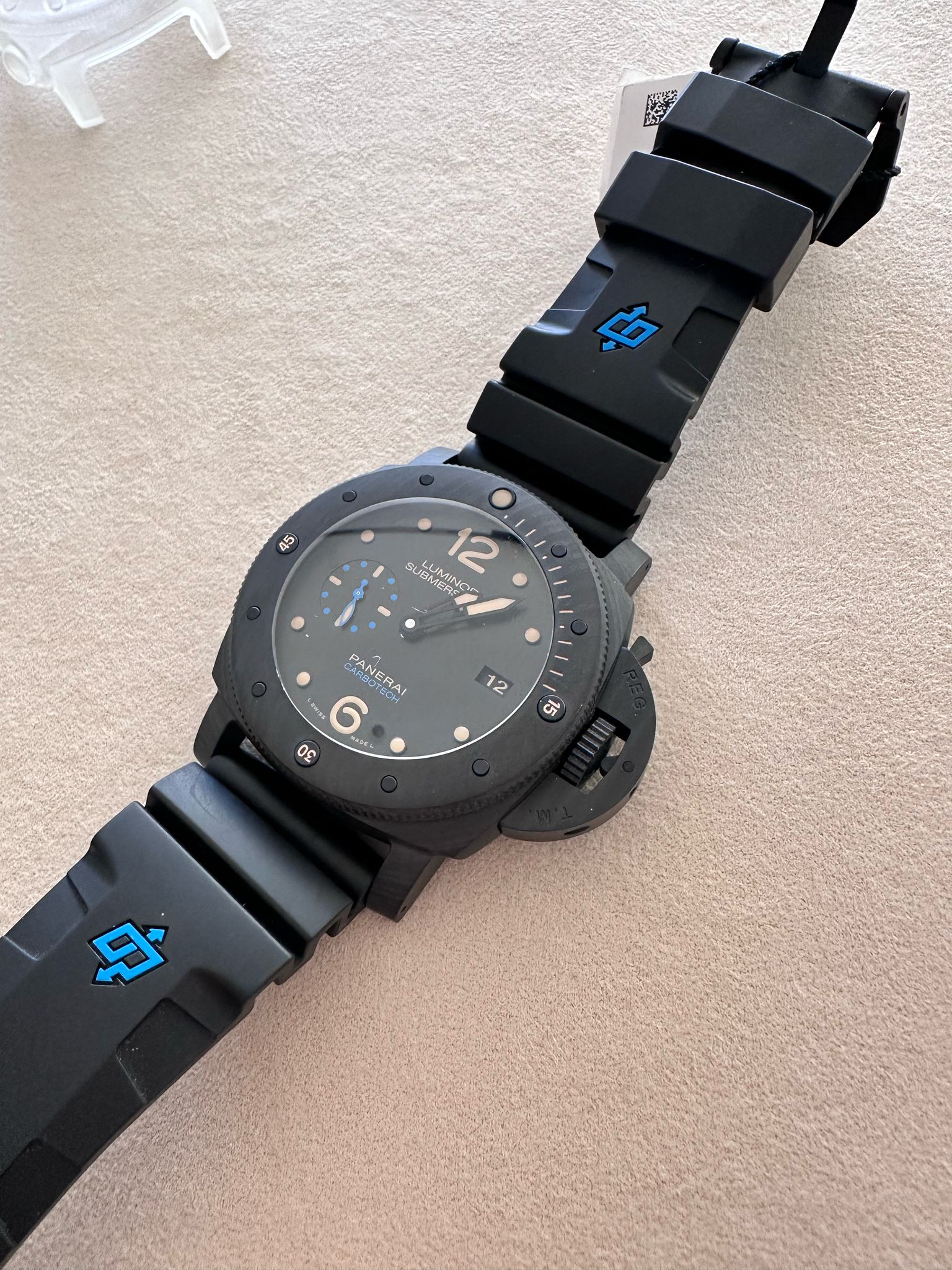 Panerai Submersible 47MM Carbotech™ PAM00616 2017