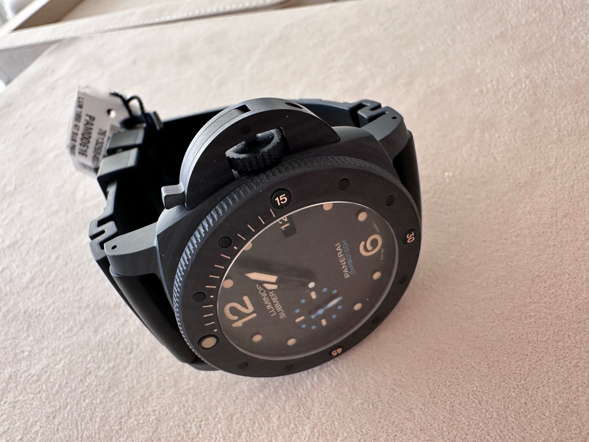Panerai Submersible 47MM Carbotech™ PAM00616 2017