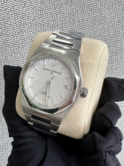 Girard Perregaux Laureato 41mm 81000-11-131-11A 2022