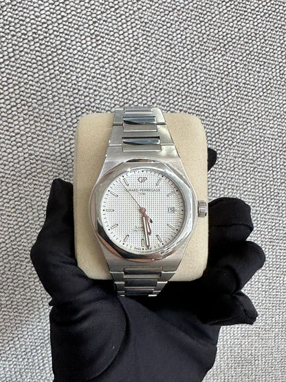 Girard Perregaux Laureato 41mm 81000-11-131-11A 2022