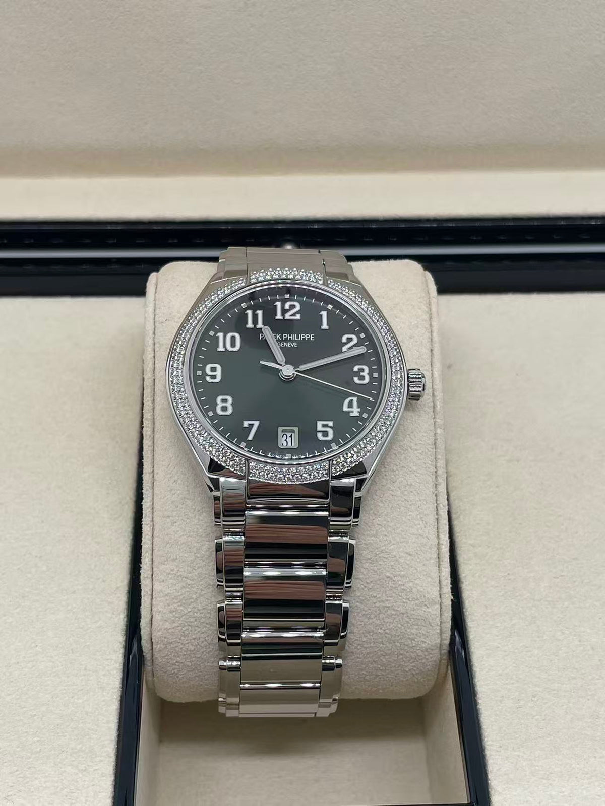 Patek Philippe 7300/1200A-011  2026