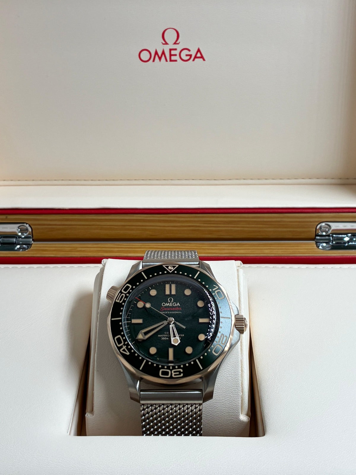 Omega 210.90.42.20.10.001 Seamaster Diver 300m Gold On