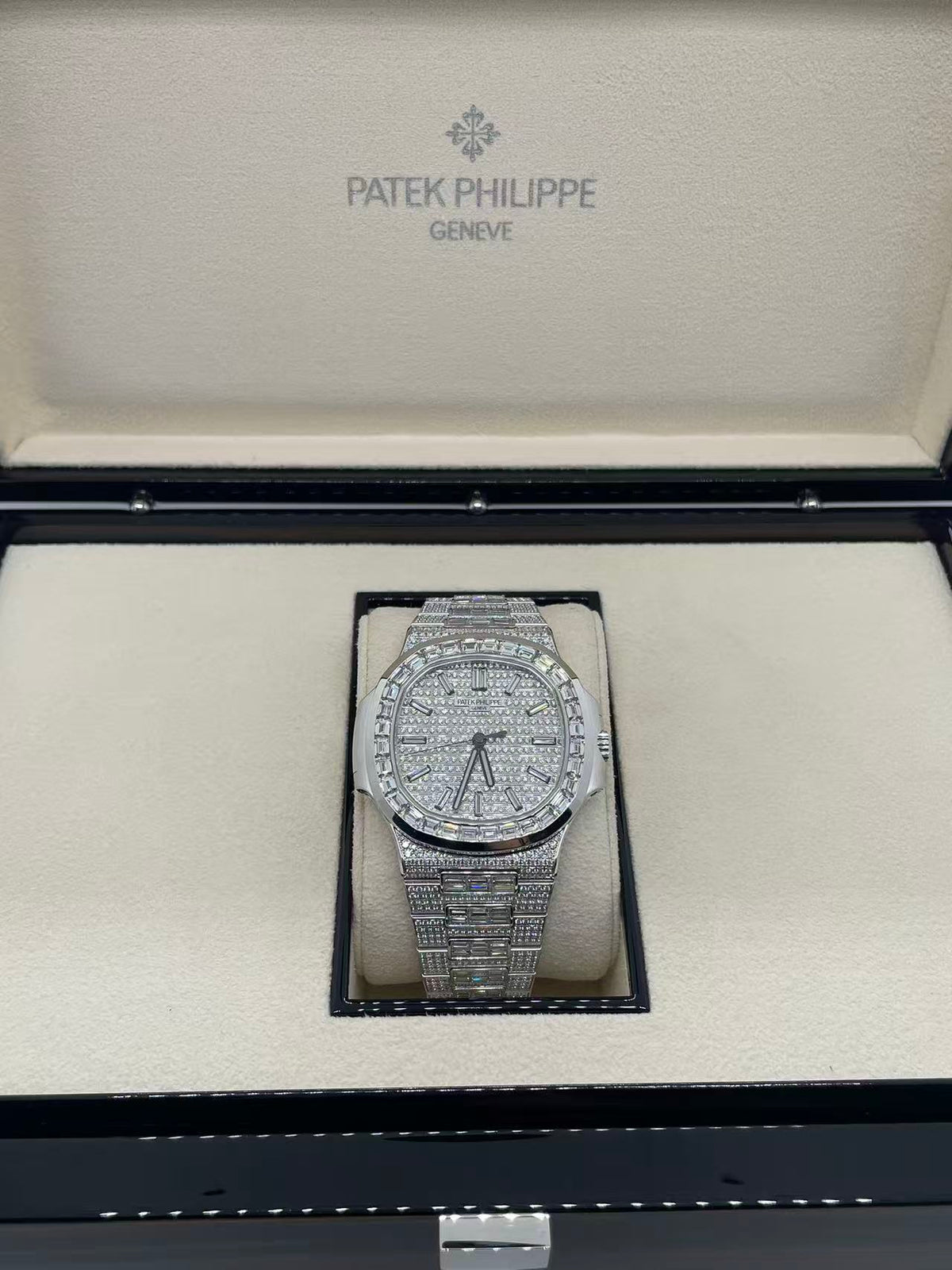 Patek Philippe Nautilus Ref. 5811/1460G-001 White Gold 2025