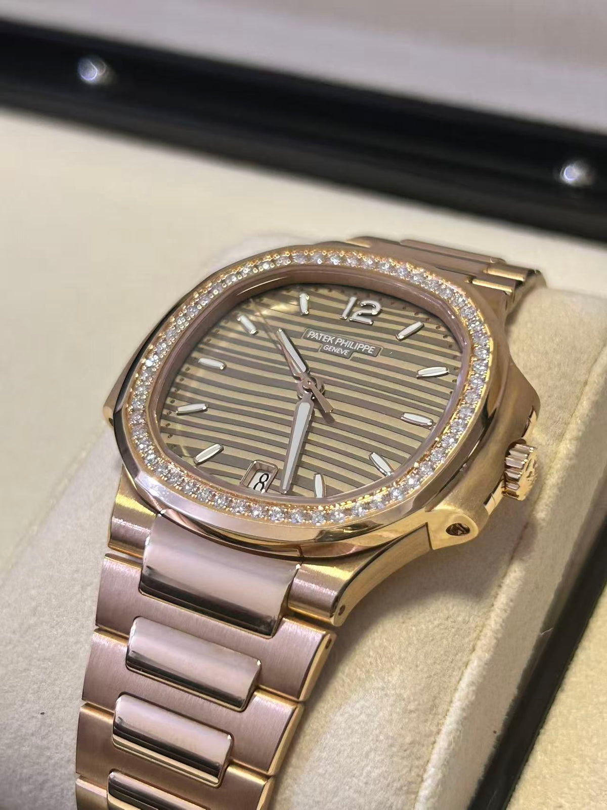 Patek Philippe Nautilus  7118/1200R-010 2025