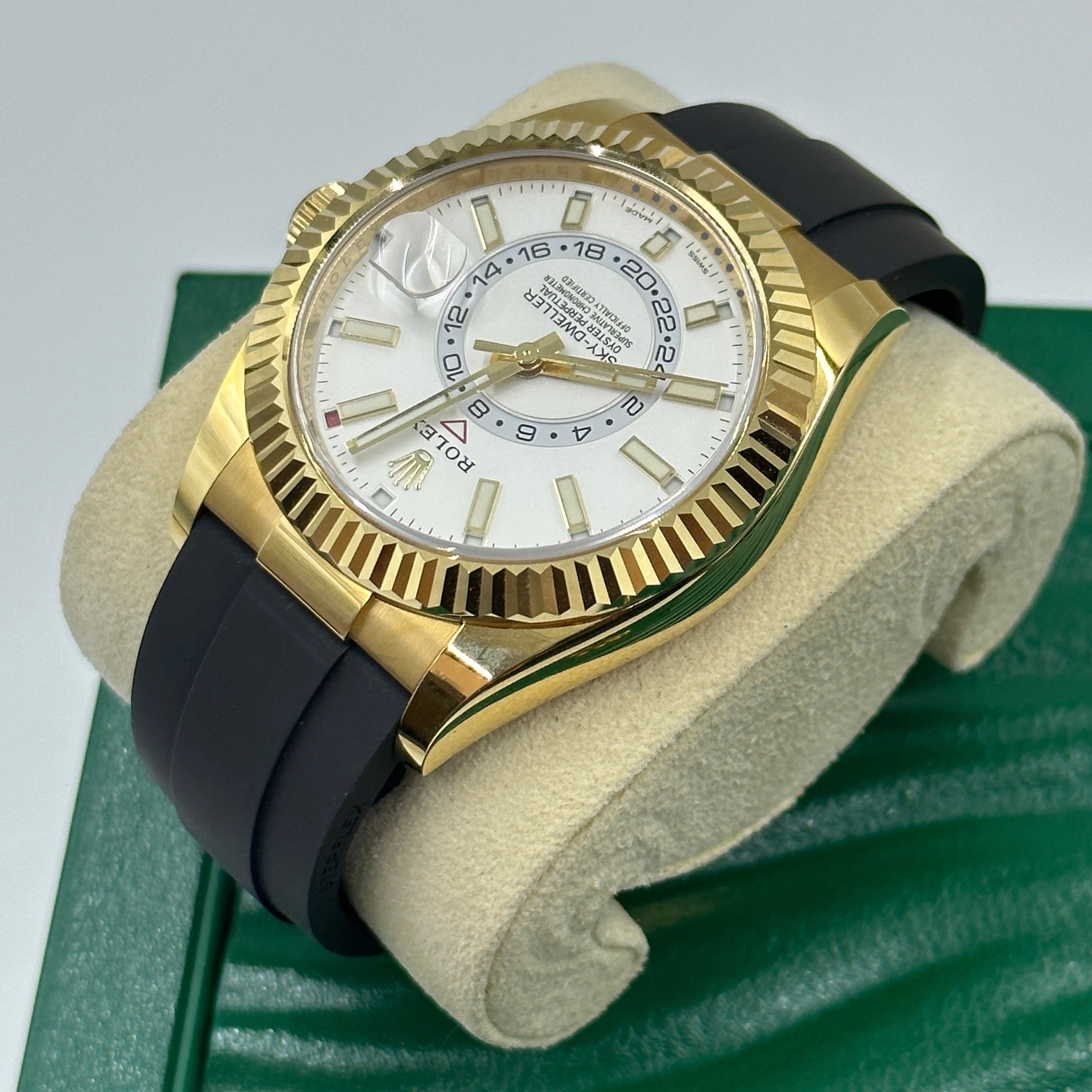 Rolex Sky-Dweller 42mm 326238 White 2021