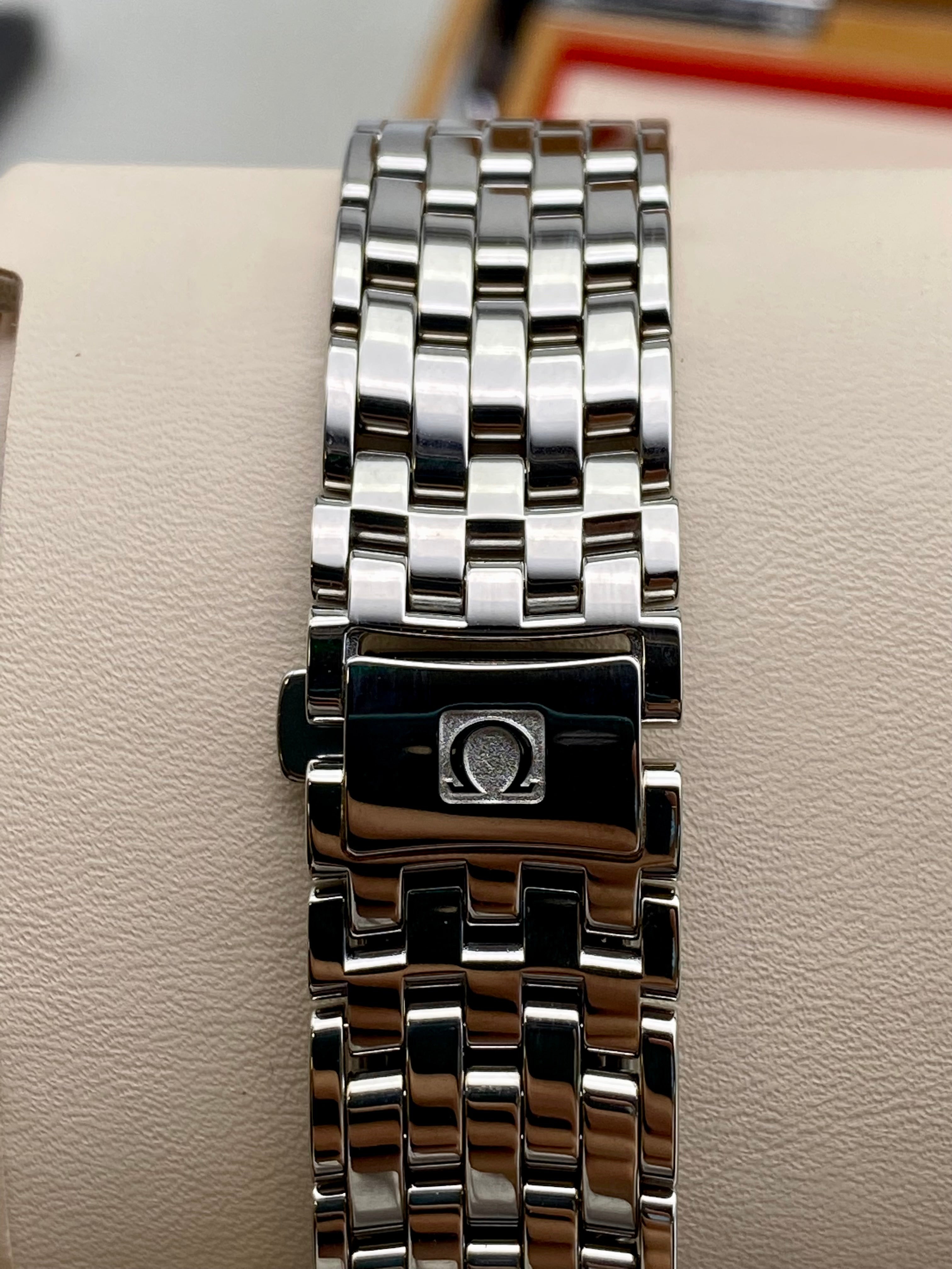 Omega De Ville Prestige 39.5 mm 424.10.40.20.01.001 2025