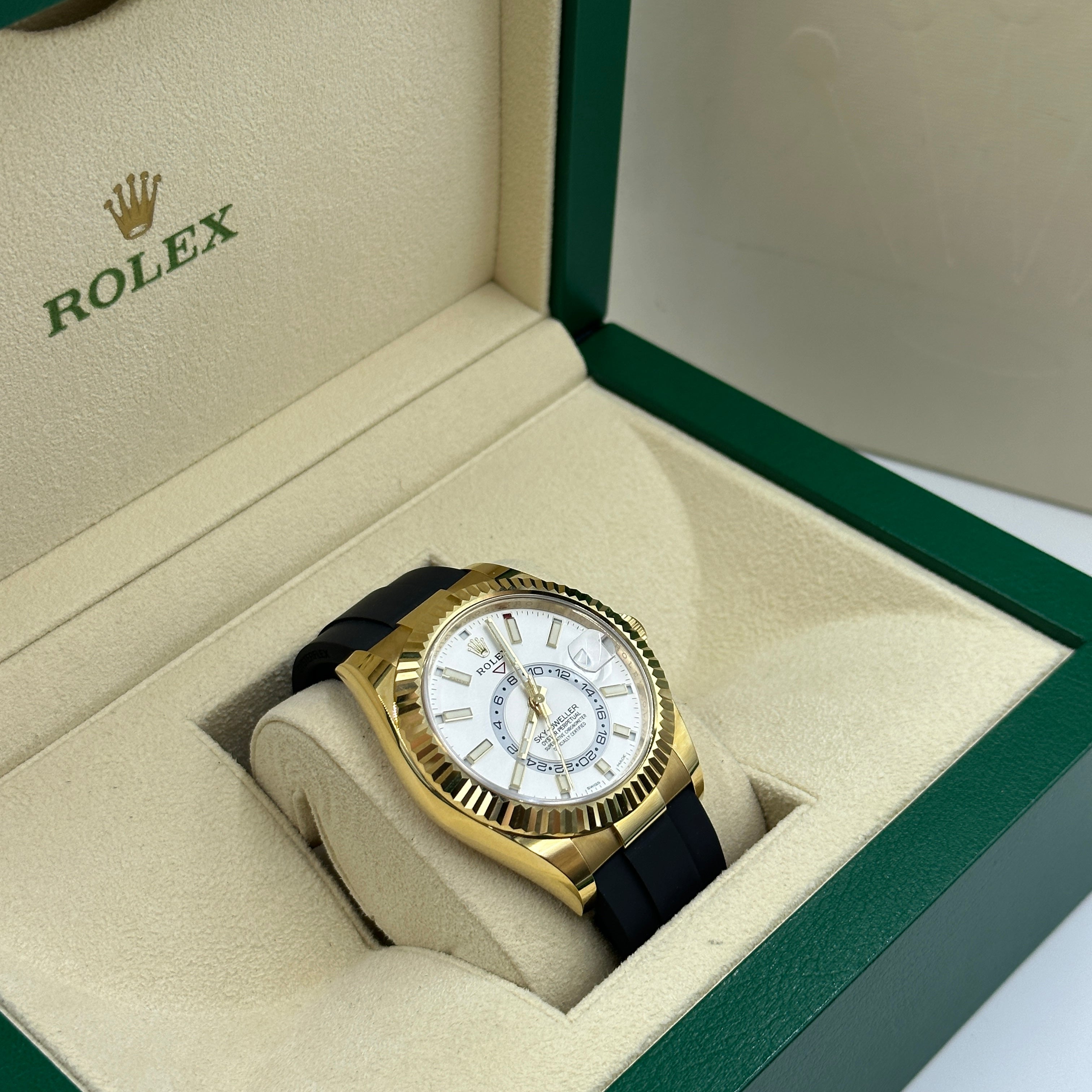 Rolex Sky-Dweller 42mm 326238 White 2021