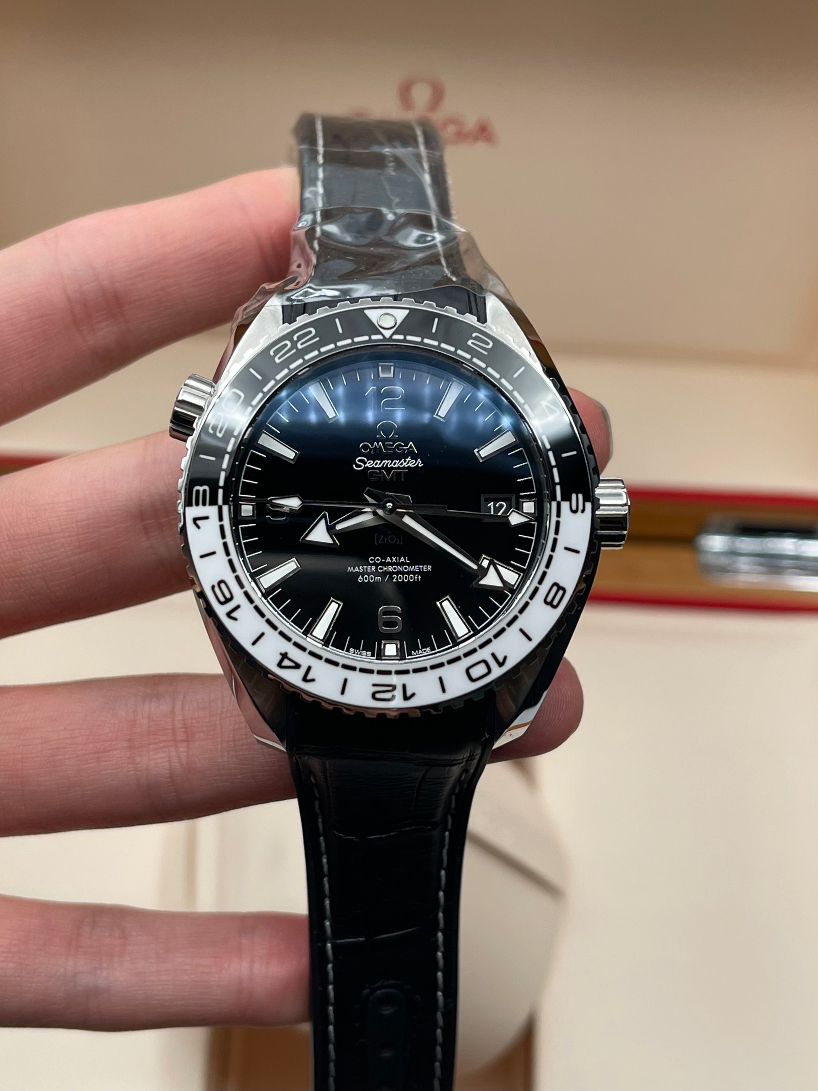 Omega Seamaster Planet Ocean 600M 43.5 mm 215.33.44.22.01.001 2025