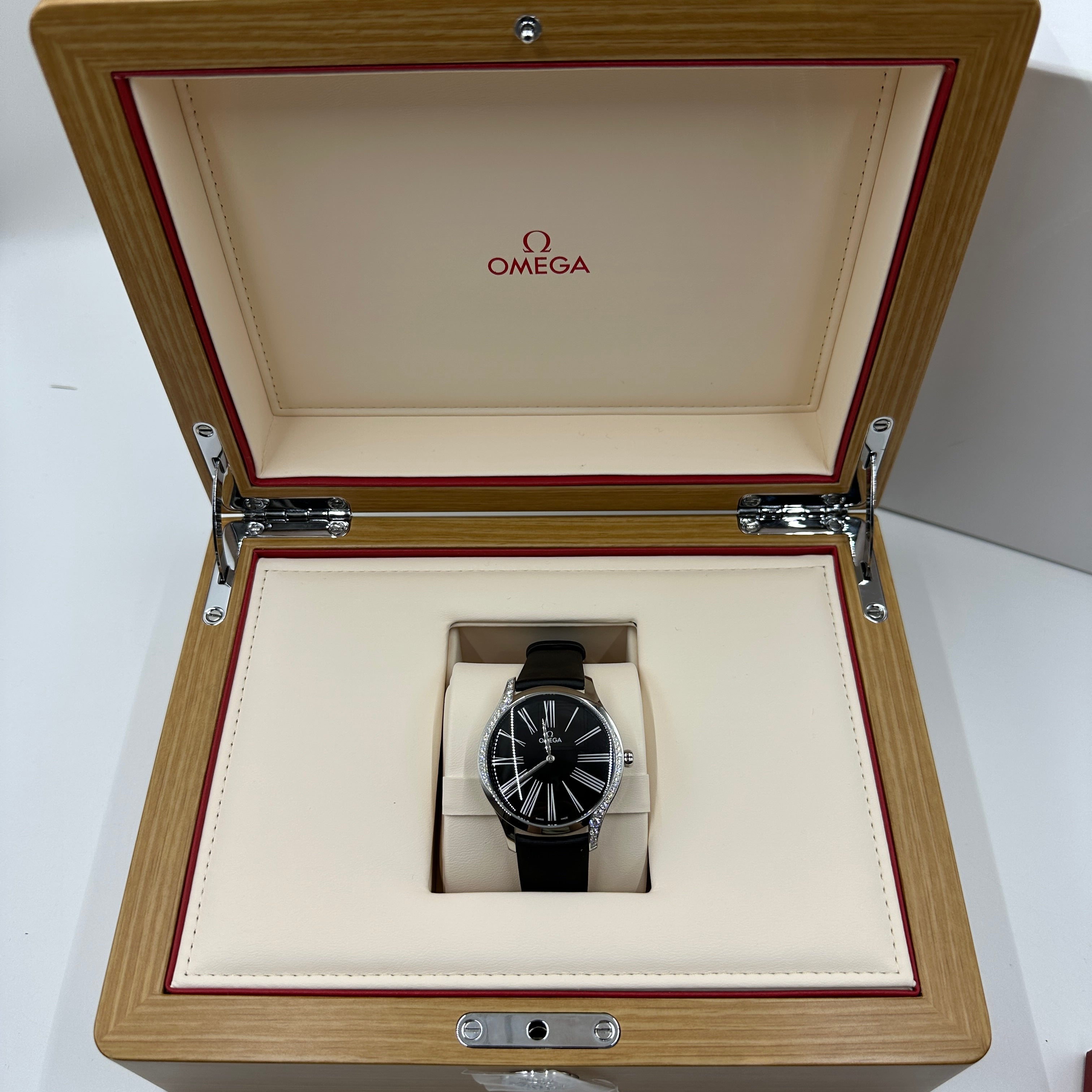 Omega De Ville Tresor 39 mm 428.17.39.60.01.001 2025