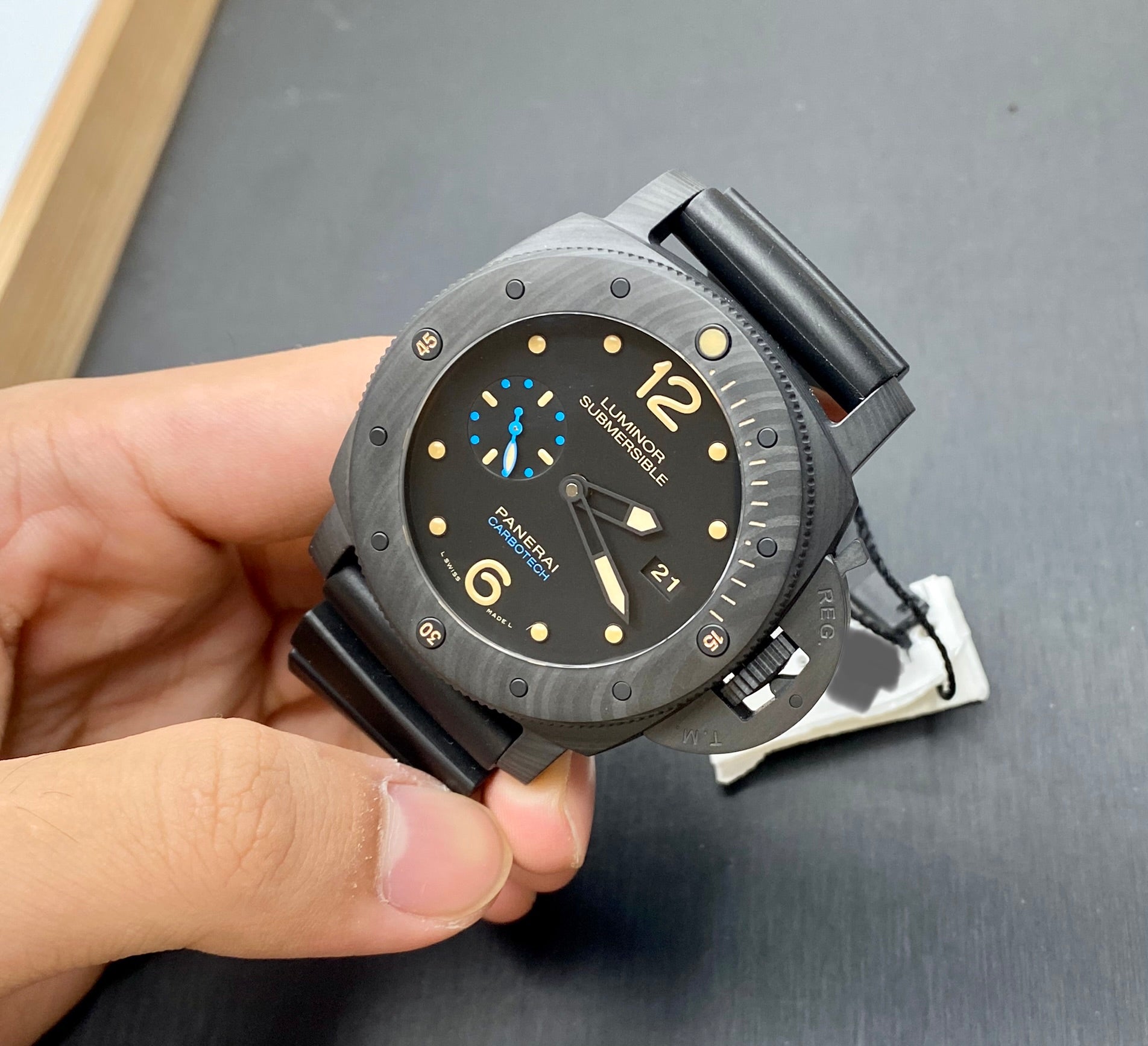 Panerai Submersible 47mm Carbotech™ PAM00616 2017