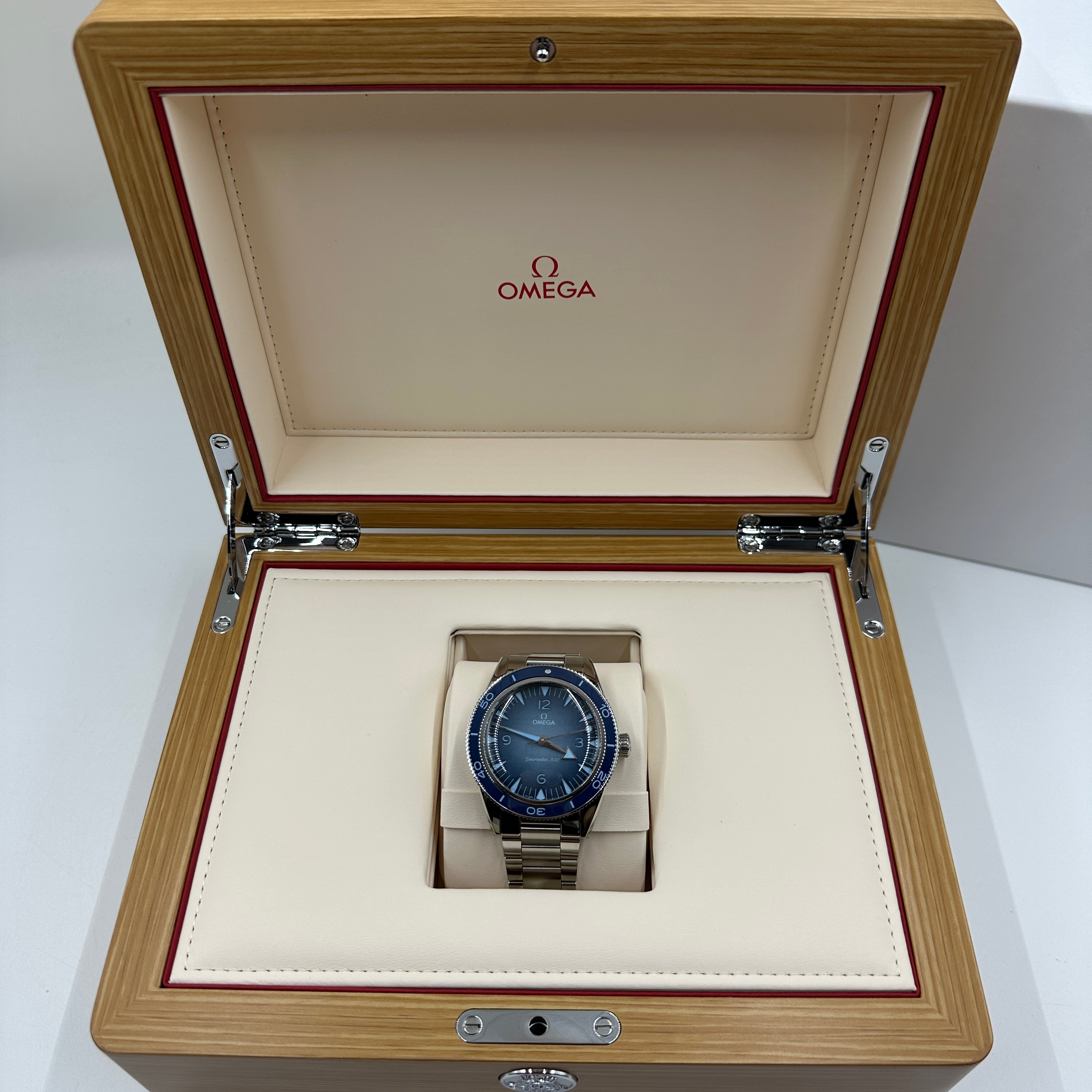 Omega Seamaster 300 Master Chronometer 41mm 234.30.41.21.03.002 2023