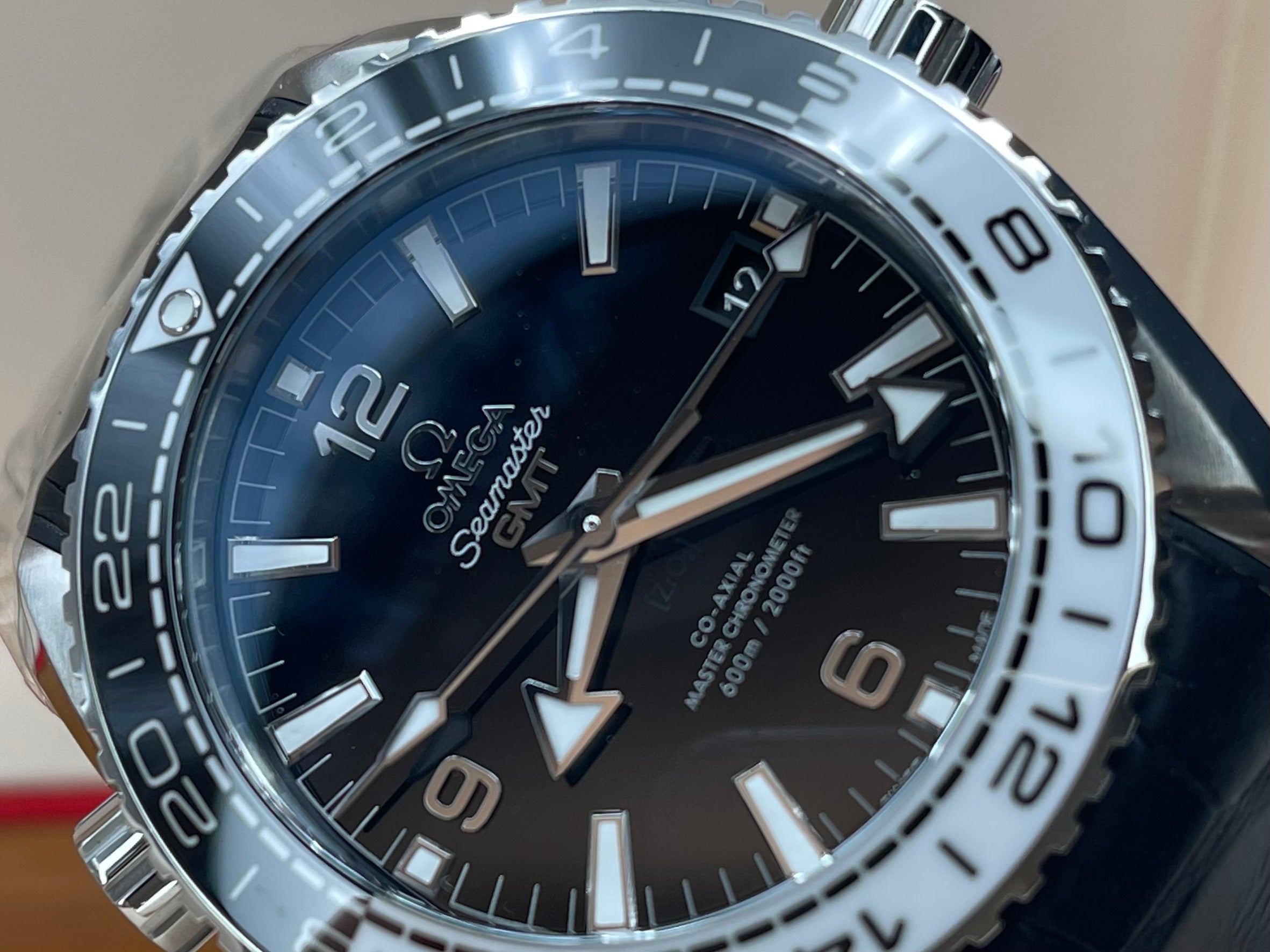 Omega Seamaster Planet Ocean 600M 43.5 mm 215.33.44.22.01.001 2025