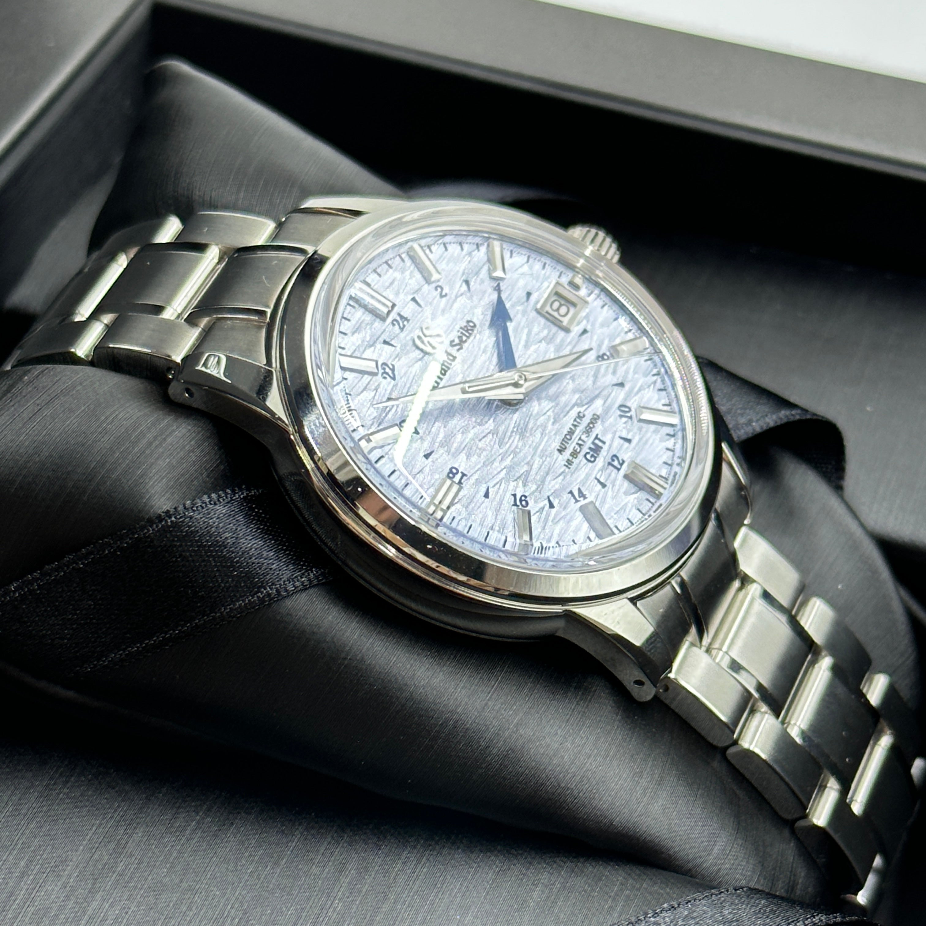 Grand Seiko Elegance 39.5mm SBGJ249G 2023