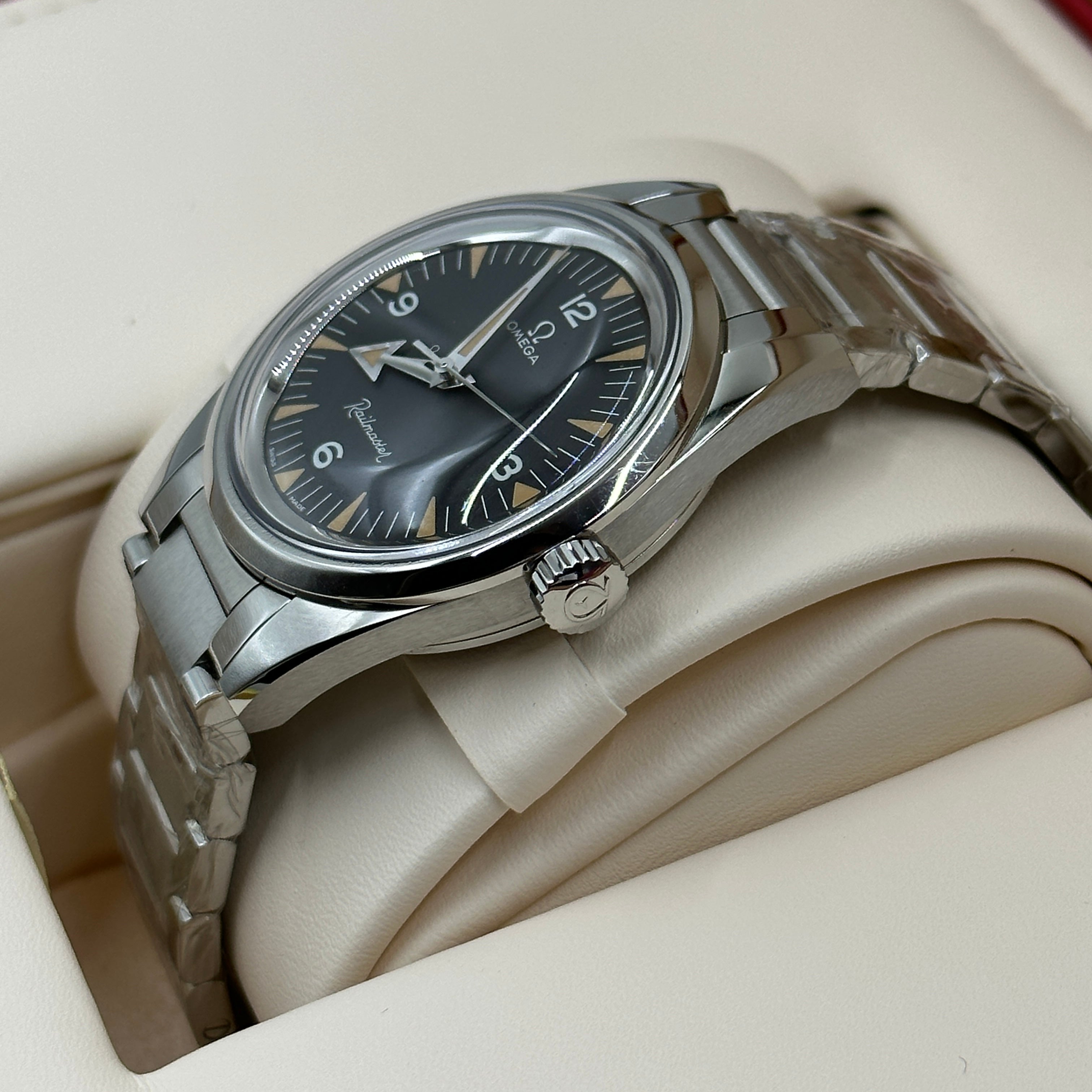 Omega Seamaster Railmaster 38 mm 220.10.38.20.01.002 2023