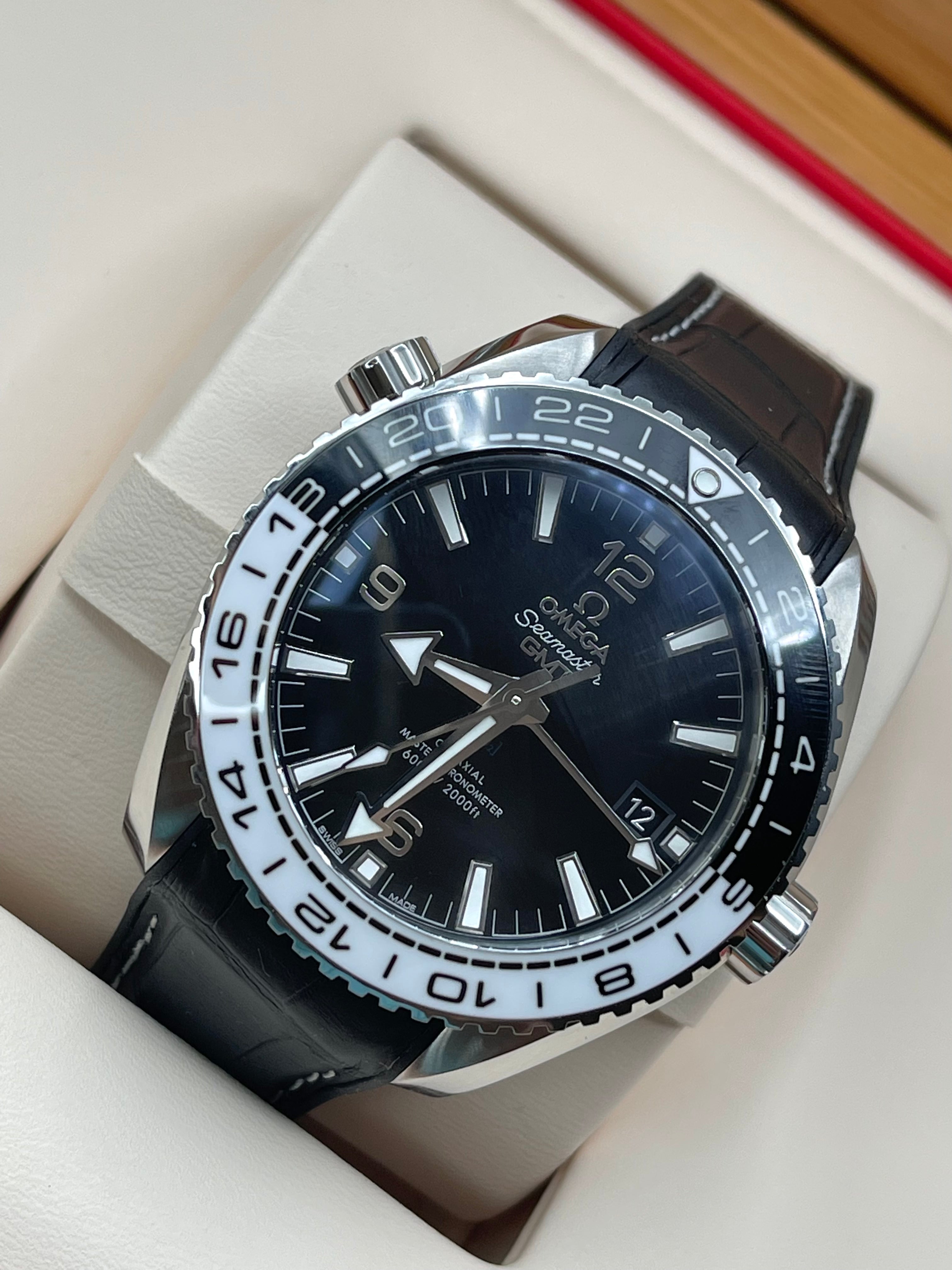 Omega Seamaster Planet Ocean 600M 43.5 mm 215.33.44.22.01.001 2025