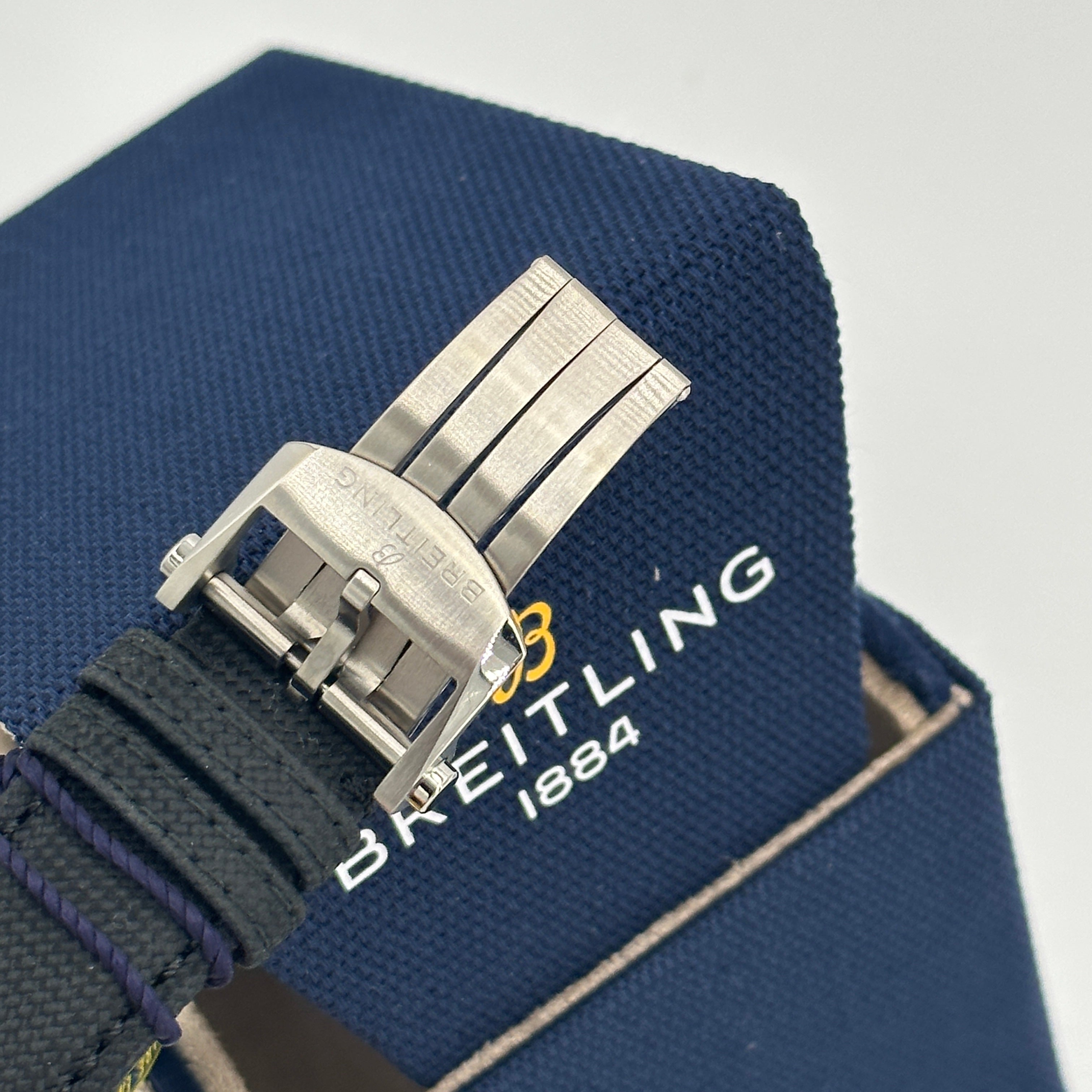 Breitling Avenger 42mm Automatic 42 Night Mission S17328101B1X1 2025