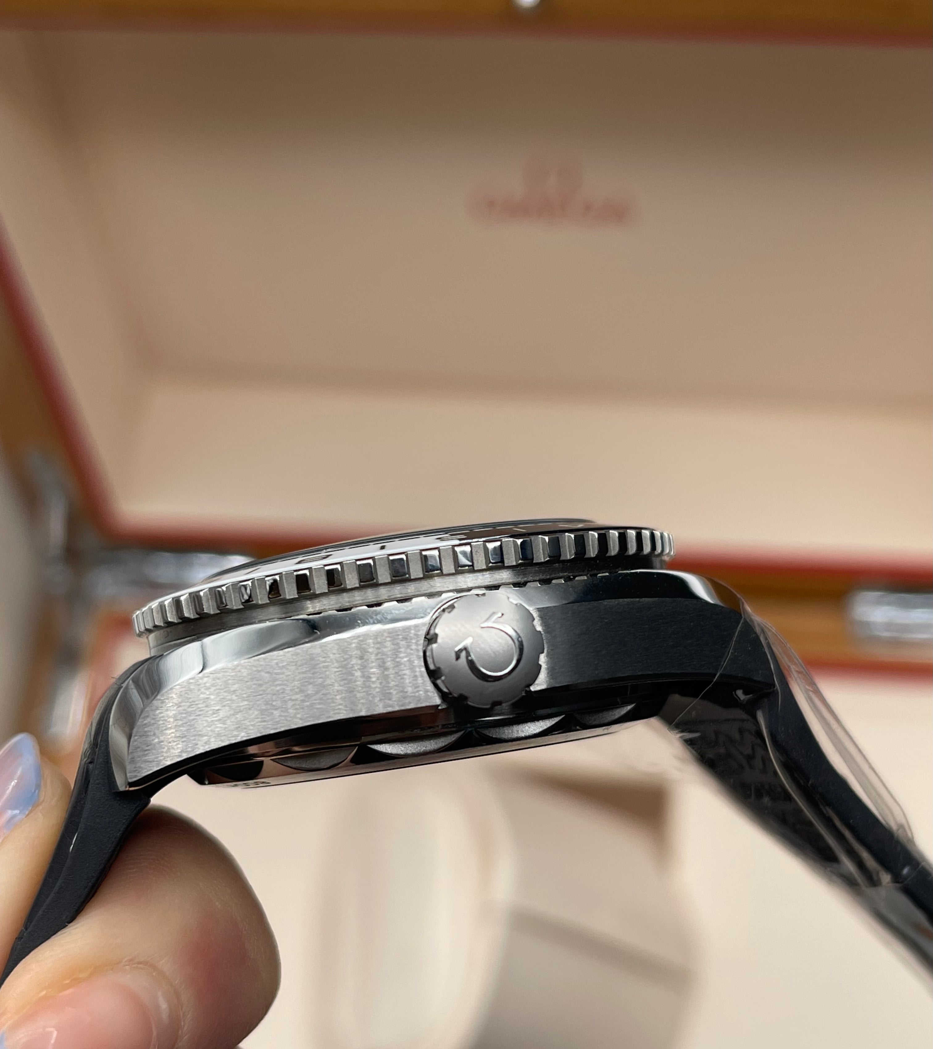Omega Seamaster Planet Ocean 600M 43.5 mm 215.33.44.22.01.001 2025