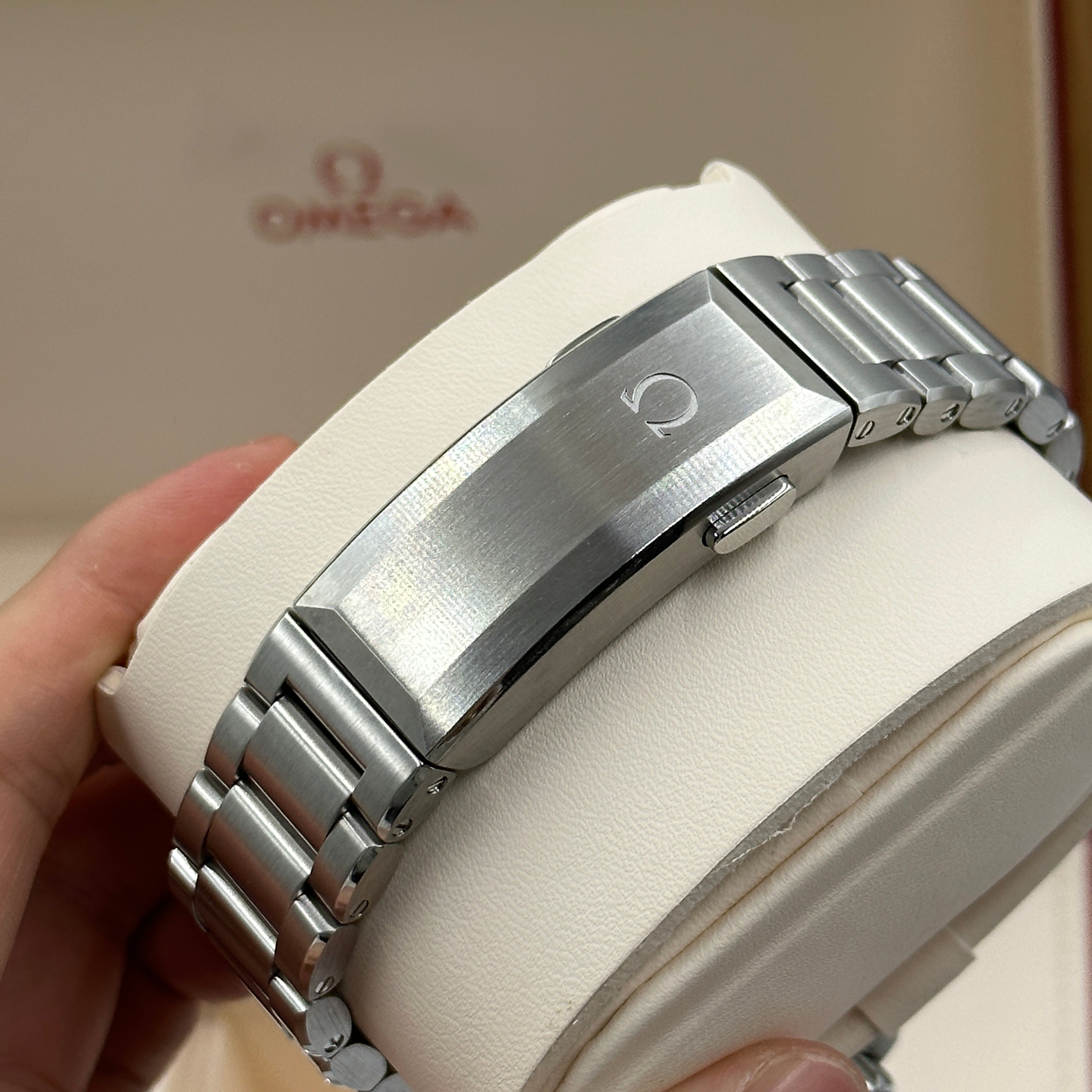 Omega Seamaster Planet Ocean 6000M 45.5 mm 215.30.46.21.03.001 2023