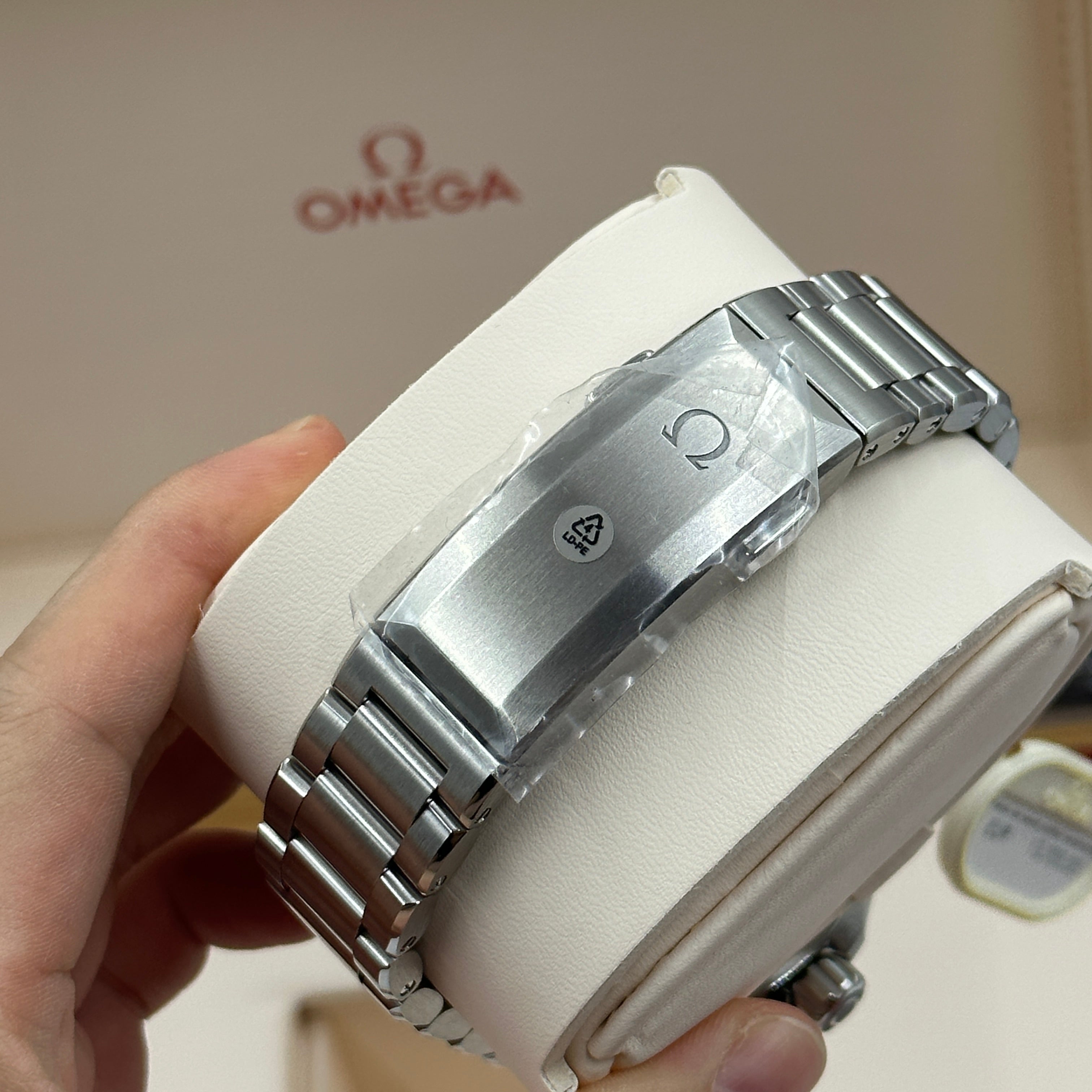 Omega Seamaster Planet Ocean 6000M 45.5 mm 215.30.46.21.06.001 2023